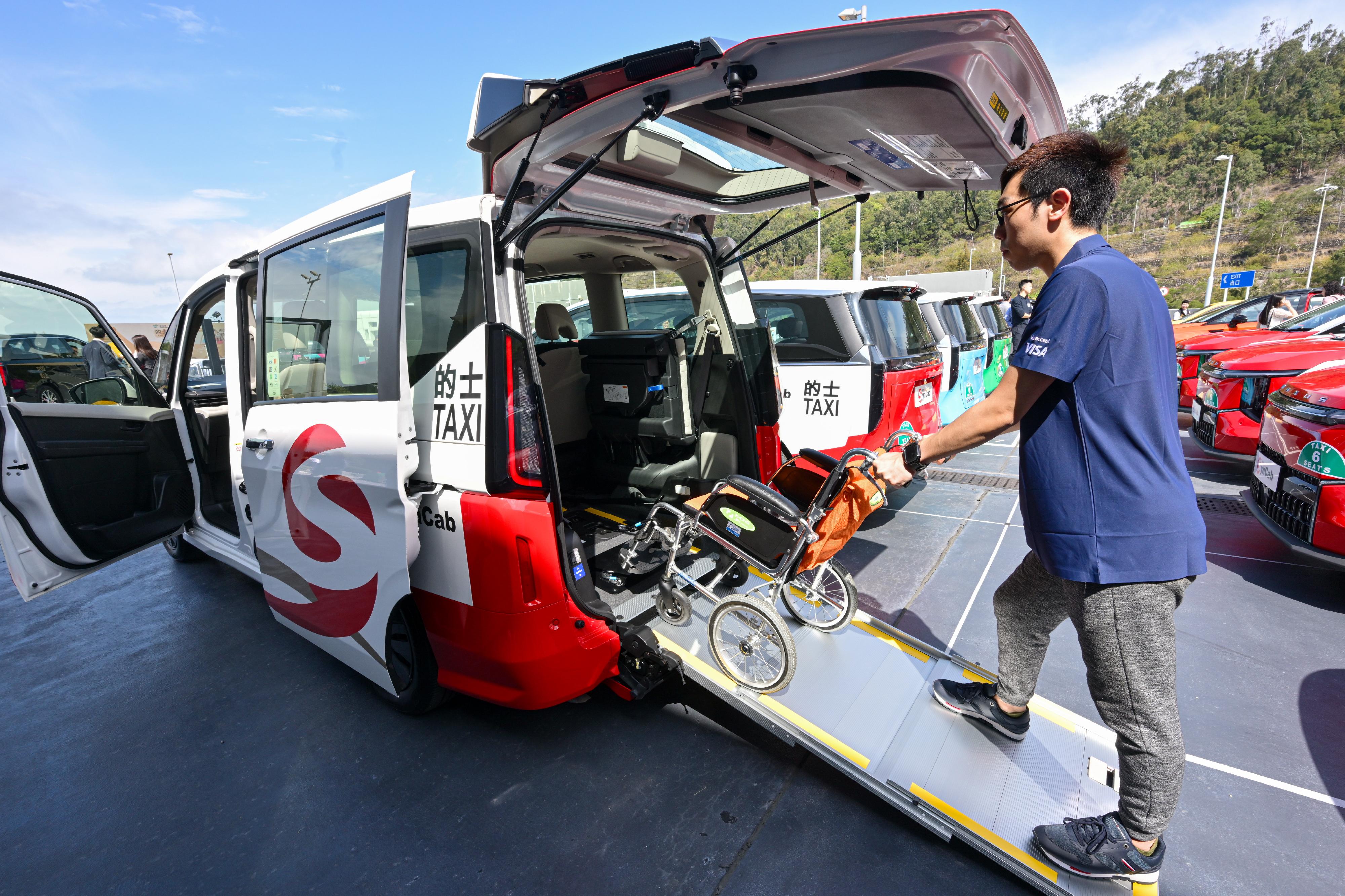 The Secretary for Transport and Logistics, Ms Mable Chan, today (March 3) attended the Taxi Fleet Launching Ceremony. The five selected taxi fleet operators will soon commence service gradually. Photo shows a wheelchair-accessible taxi.