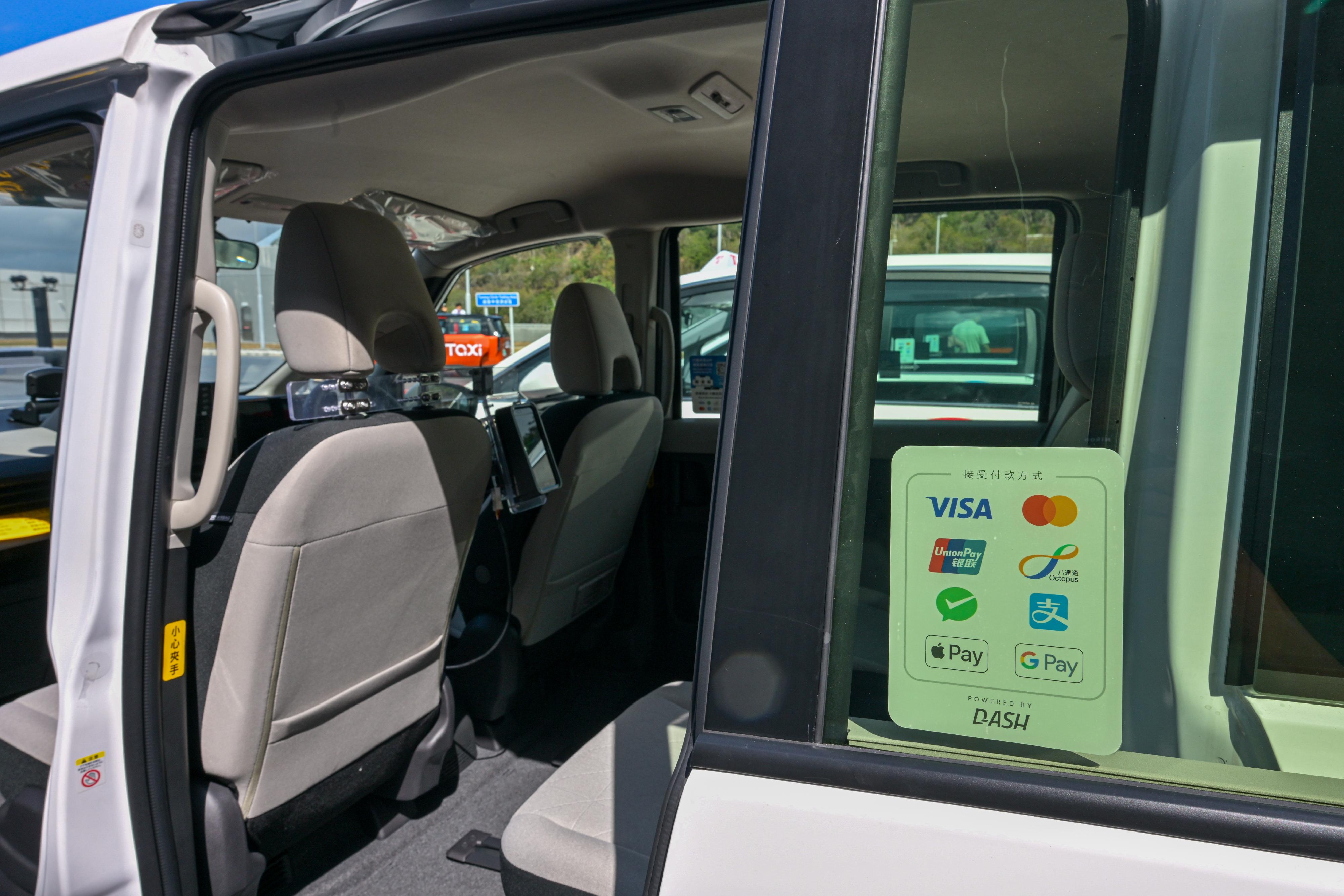 The Secretary for Transport and Logistics, Ms Mable Chan, today (March 3) attended the Taxi Fleet Launching Ceremony. The five selected taxi fleet operators will soon commence service gradually. All fleet taxis will provide multiple electronic payment means.