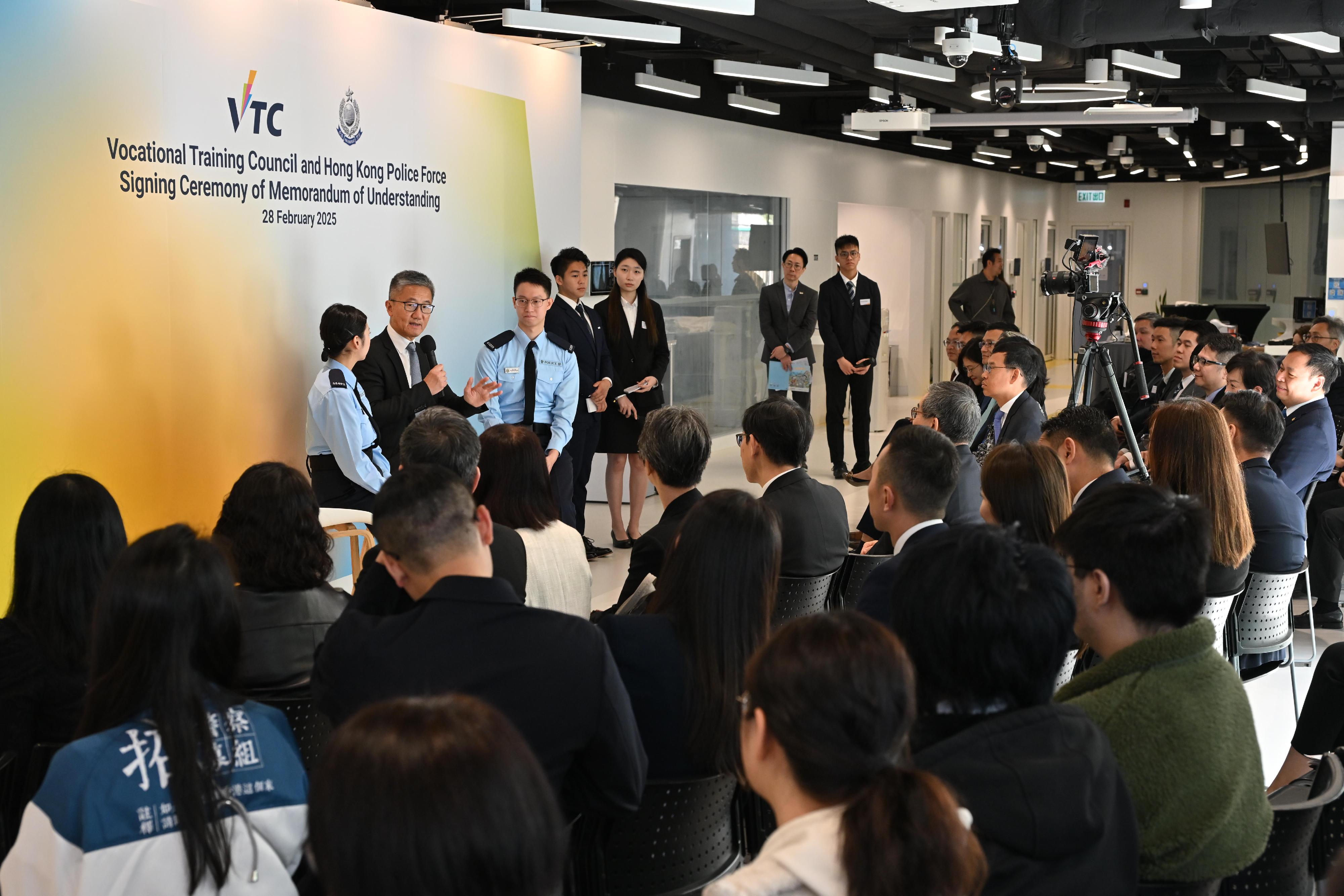 The Hong Kong Police Force and the Vocational Training Council (VTC) signed a Memorandum of Understanding on February 28 to enhance the professional training of police officers and support young people in developing their vocational plans. Photo shows the Commissioner of Police, Mr Siu Chak-yee (second left), and two Police Constables who graduated from the VTC, sharing their work experience with guests and mentees of the Police Mentorship Programme after the signing ceremony.