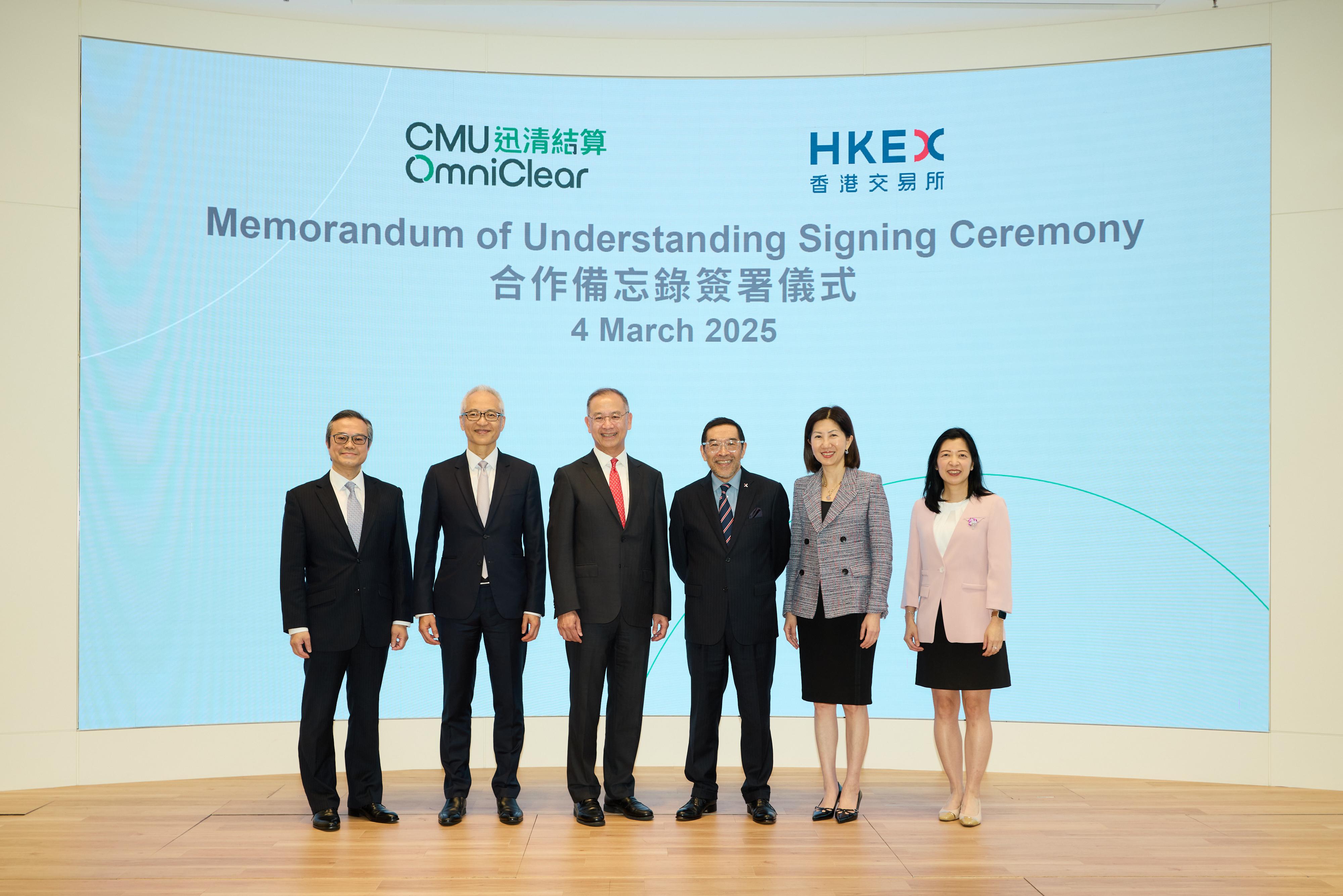CMU OmniClear Limited (CMU OmniClear), a wholly-owned subsidiary of the Exchange Fund, and Hong Kong Exchanges and Clearing Limited (HKEX) signed a Memorandum of Understanding (MOU) today (March 4). The MOU signing ceremony is attended by the Chief Executive of the Hong Kong Monetary Authority (HKMA) and Chairperson of the Board of Directors of CMU OmniClear, Mr Eddie Yue (third left), and the Chairman of HKEX, Mr Carlson Tong (third right), accompanied by the Chief Executive Officer of CMU OmniClear, Mr Stanley Chan (first left); Deputy Chief Executive of the HKMA and Deputy Chairperson of the Board of Directors of CMU OmniClear Mr Howard Lee (second left); the Chief Executive Officer of HKEX, Ms Bonnie Chan (second right); and the Chief Operating Officer and Group Chief Financial Officer of HKEX, Ms Vanessa Lau (first right).