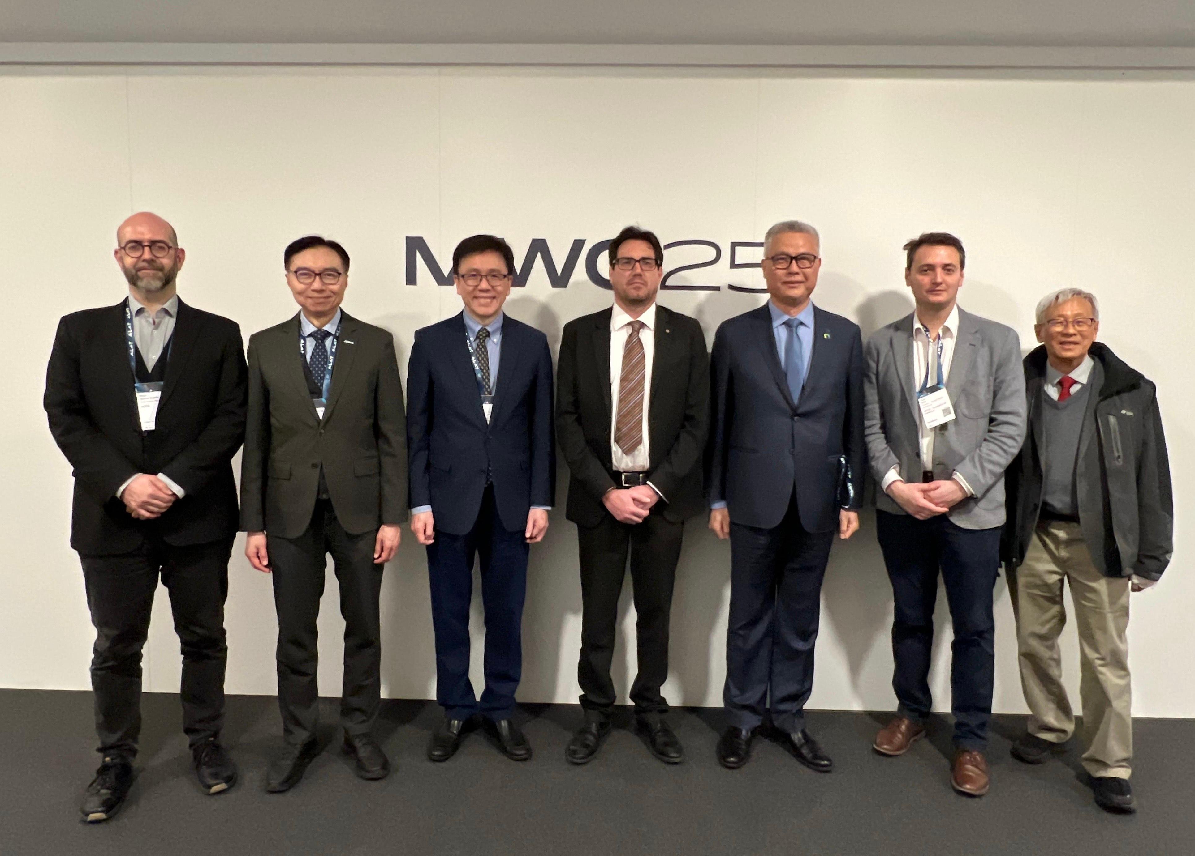 The Secretary for Innovation, Technology and Industry, Professor Sun Dong (third left), met with the Chief Executive Officer of the Catalonia Trade and Investment Office Agency for Business Competitiveness, Mr Jaume Baró (centre), in Barcelona, Spain, on March 3 (Barcelona time).
