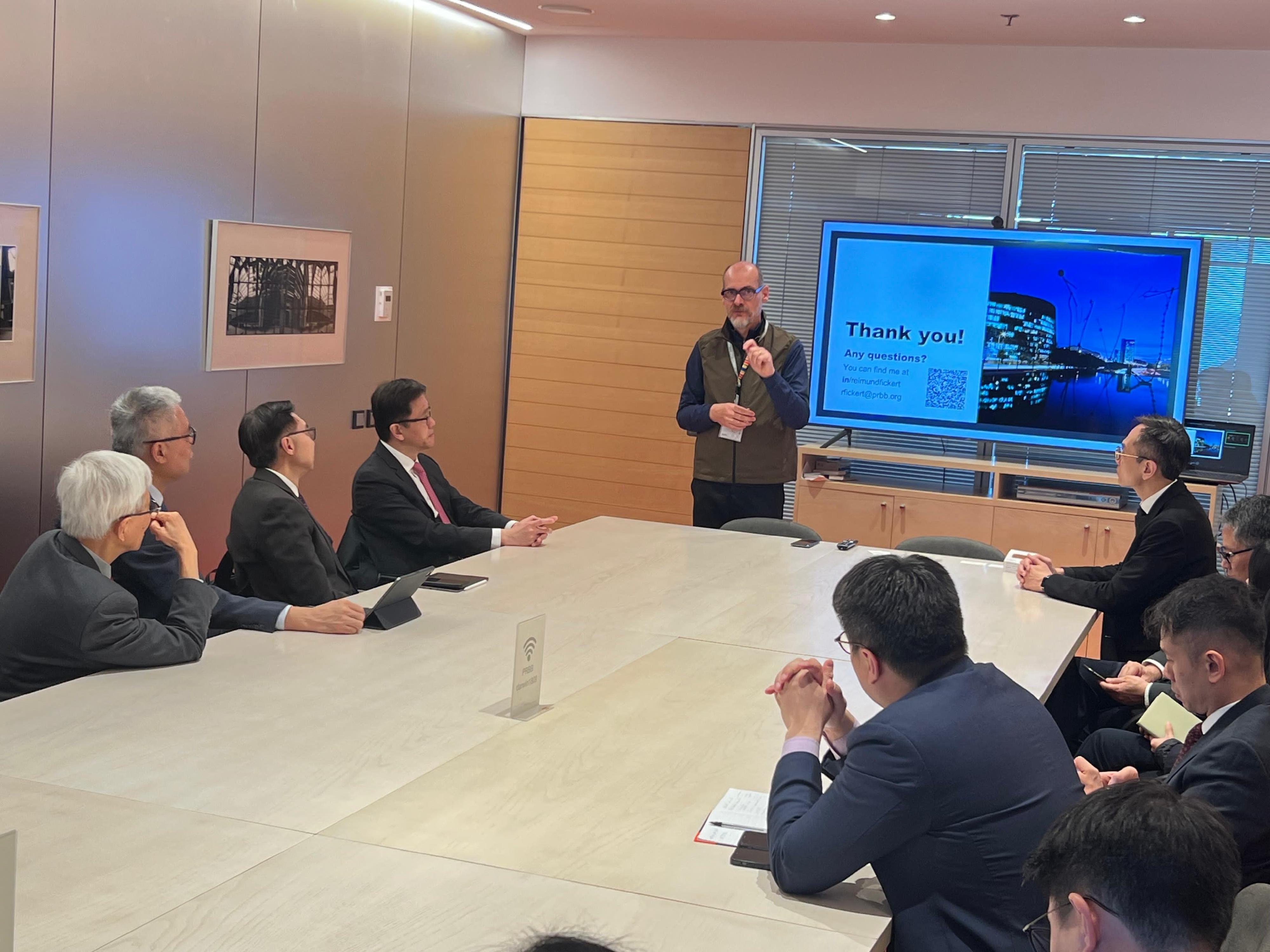 The Secretary for Innovation, Technology and Industry, Professor Sun Dong (fourth left), and the delegation visited the Barcelona Biomedical Research Park in Barcelona, Spain on March 4 (Barcelona time), focusing on its cross-institutional collaboration model and clinical transformation outcome and applications, as well as the various support services provided to the research centres in the Park.