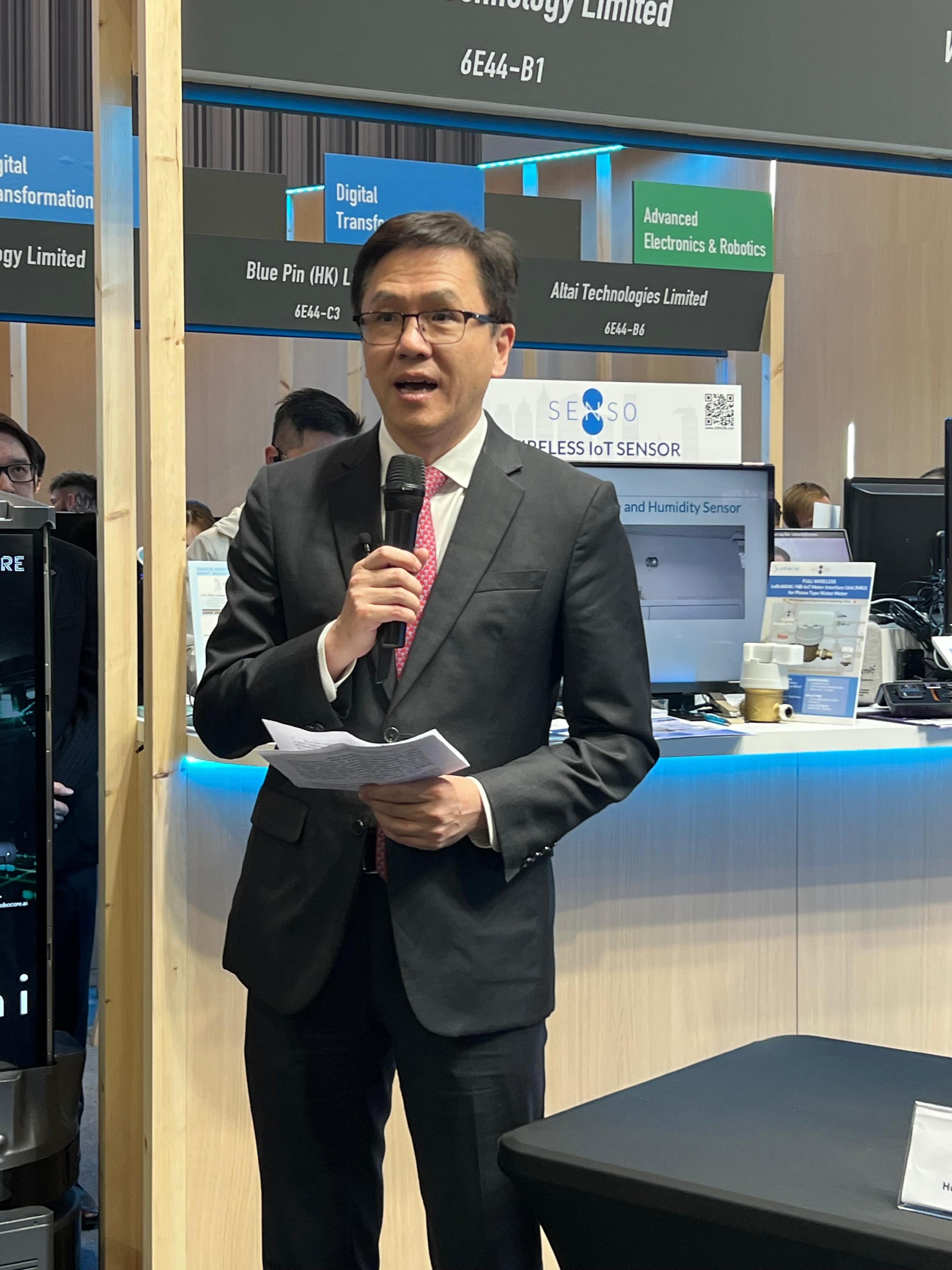 The Secretary for Innovation, Technology and Industry, Professor Sun Dong on March 4 (Barcelona time), speaks at the networking reception of the Hong Kong Tech Pavilion in Barcelona, Spain.