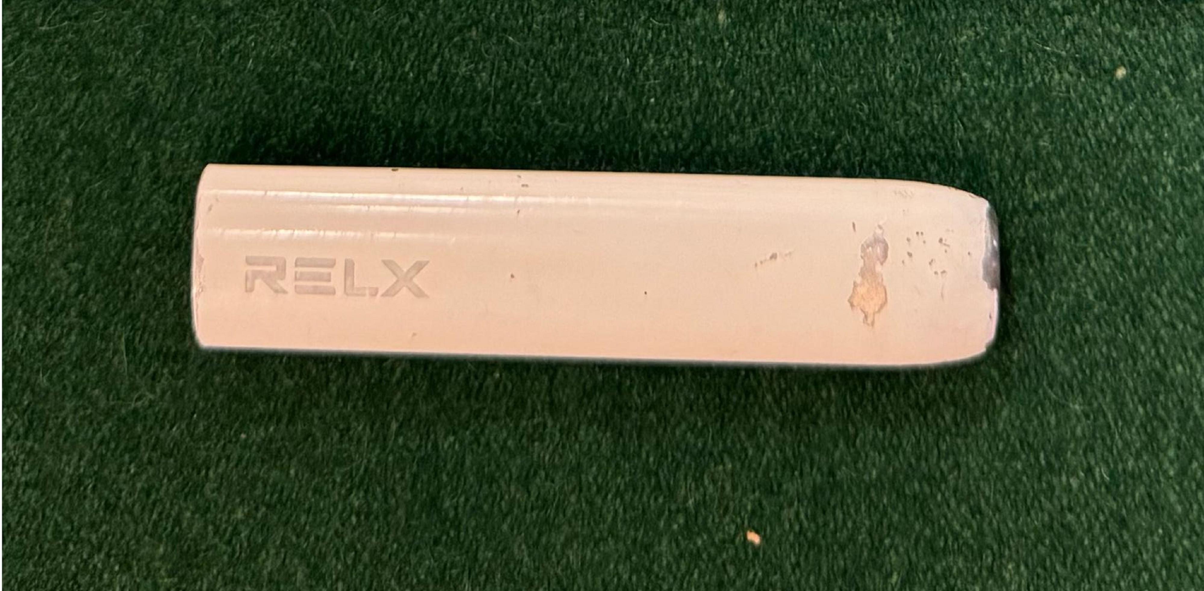 Hong Kong Customs yesterday (March 5) detected a case involving possession of etomidate (the main ingredient of the "space oil drug"), under the Dangerous Drug Ordinance, from an incoming passenger at the Lo Wu Control Point. Photo shows the vape stick containing the suspected "space oil drug" seized.
