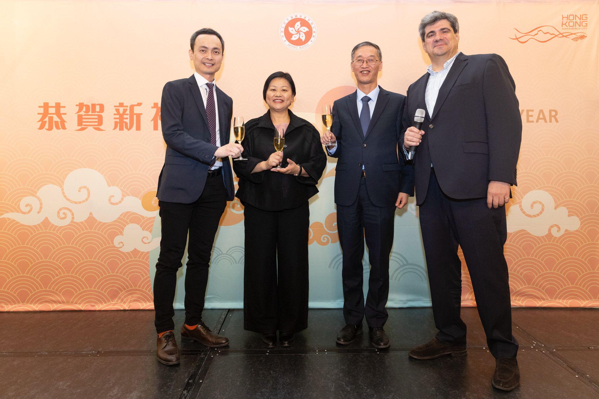 Photo shows (from left) the Regional Director, Europe, Central Asia and Israel of the Hong Kong Trade Development Council, Mr Chris Lo; the Special Representative for Hong Kong Economic and Trade Affairs to the European Union, Ms Shirley Yung; the Chinese Ambassador to Spain, Mr Yao Jing; and the President of the Spain Hong Kong Business Association, Mr Ricardo Ferrer, toasting at the Chinese New Year Reception in Madrid on March 3 (Madrid time).