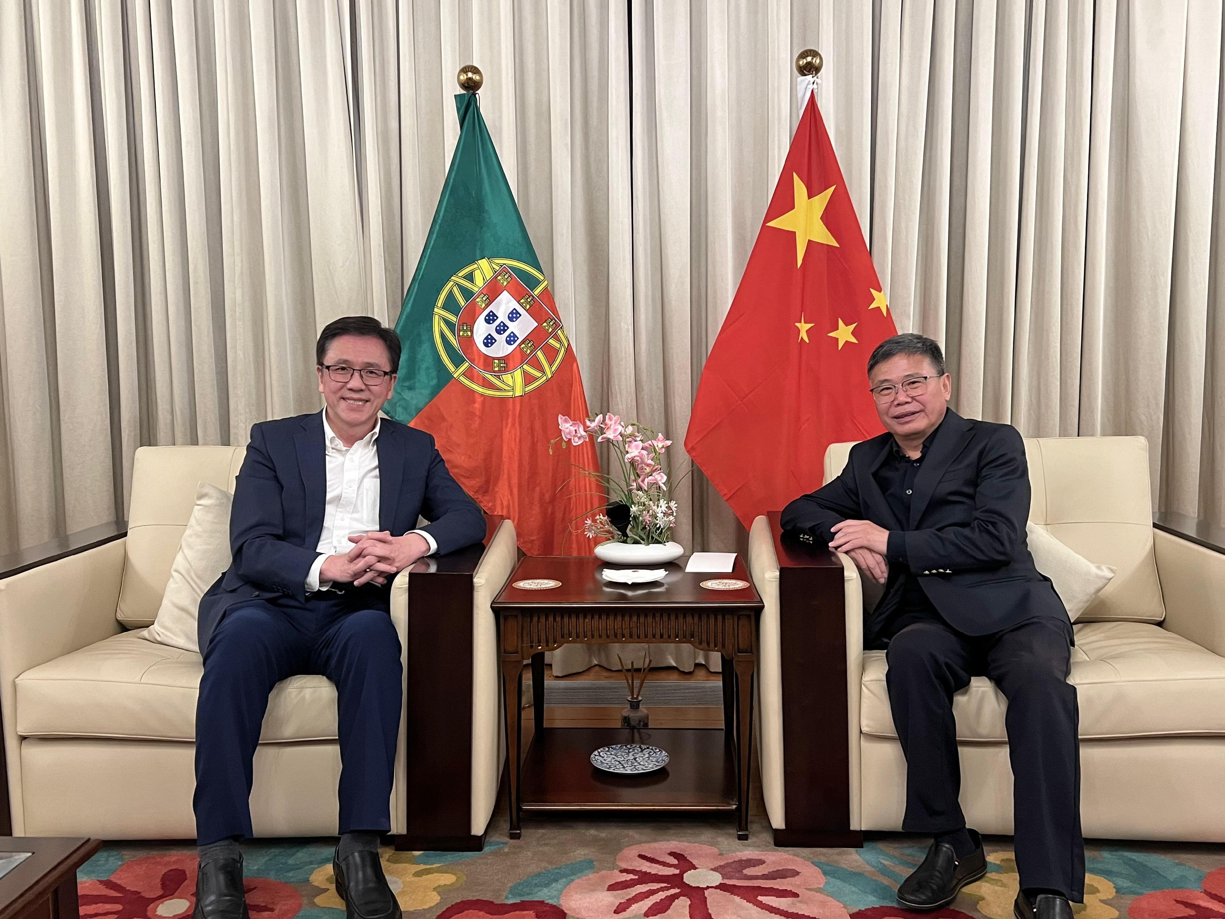 The Secretary for Innovation, Technology and Industry, Professor Sun Dong (left), met with Ambassador Extraordinary and Plenipotentiary of the People's Republic of China to the Portuguese Republic, Mr Zhao Bentang (right), in Portugal on March 6 (Lisbon time).