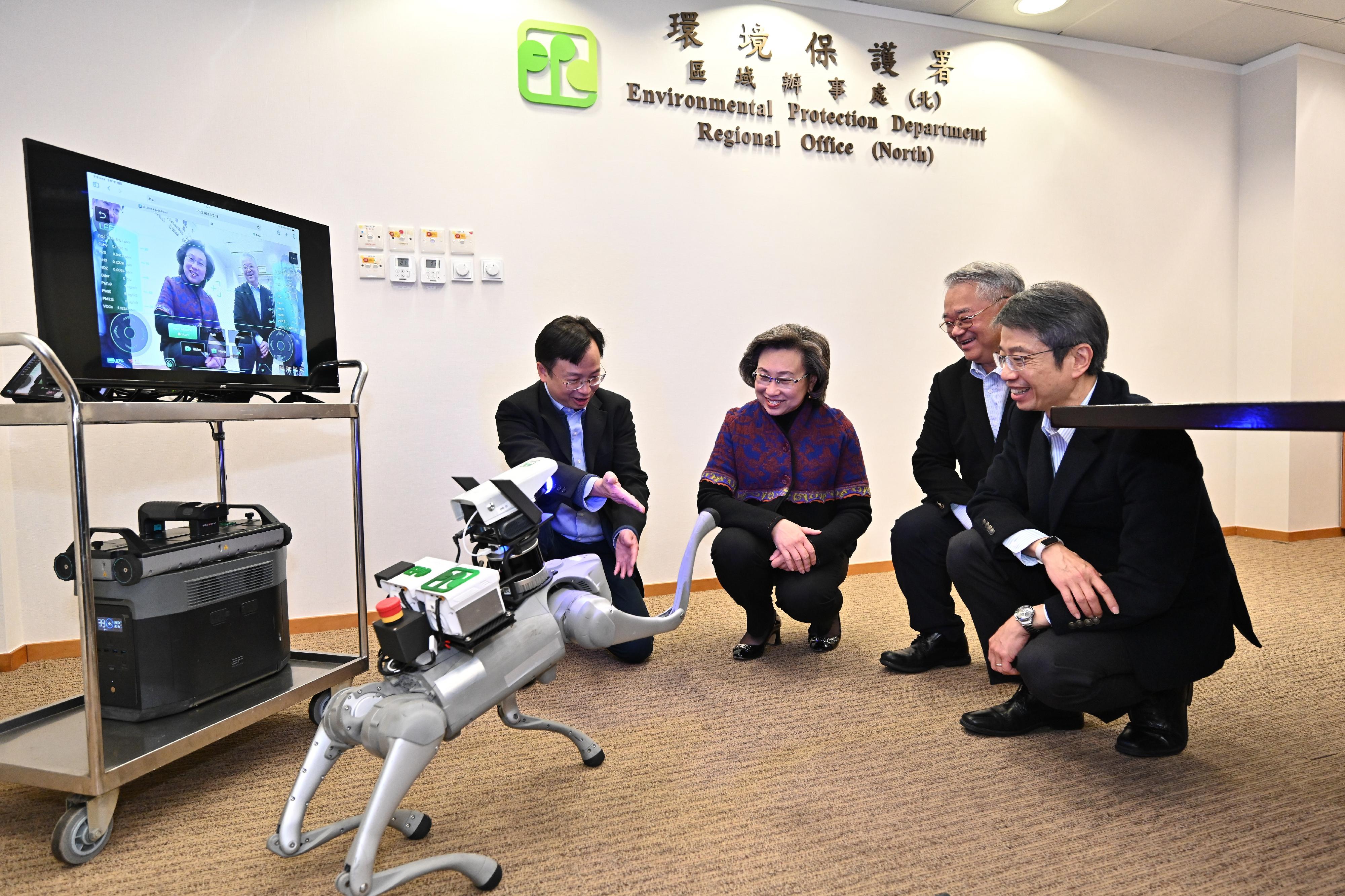 The Secretary for the Civil Service, Mrs Ingrid Yeung, visited the Environmental Protection Department (EPD) this afternoon (March 7). Photo shows the Senior Environmental Protection Officer of the EPD, Dr Law Chi-wing (first left), giving Mrs Yeung (second left) a demonstration of how the Artificial Intelligence Environmental Air Nuisance Investigation Robot Dog can identify and locate the smell of sanitiser. Looking on are the Permanent Secretary for the Civil Service, Mr Clement Leung (first right), and the Director of Environmental Protection, Dr Samuel Chui (second right).