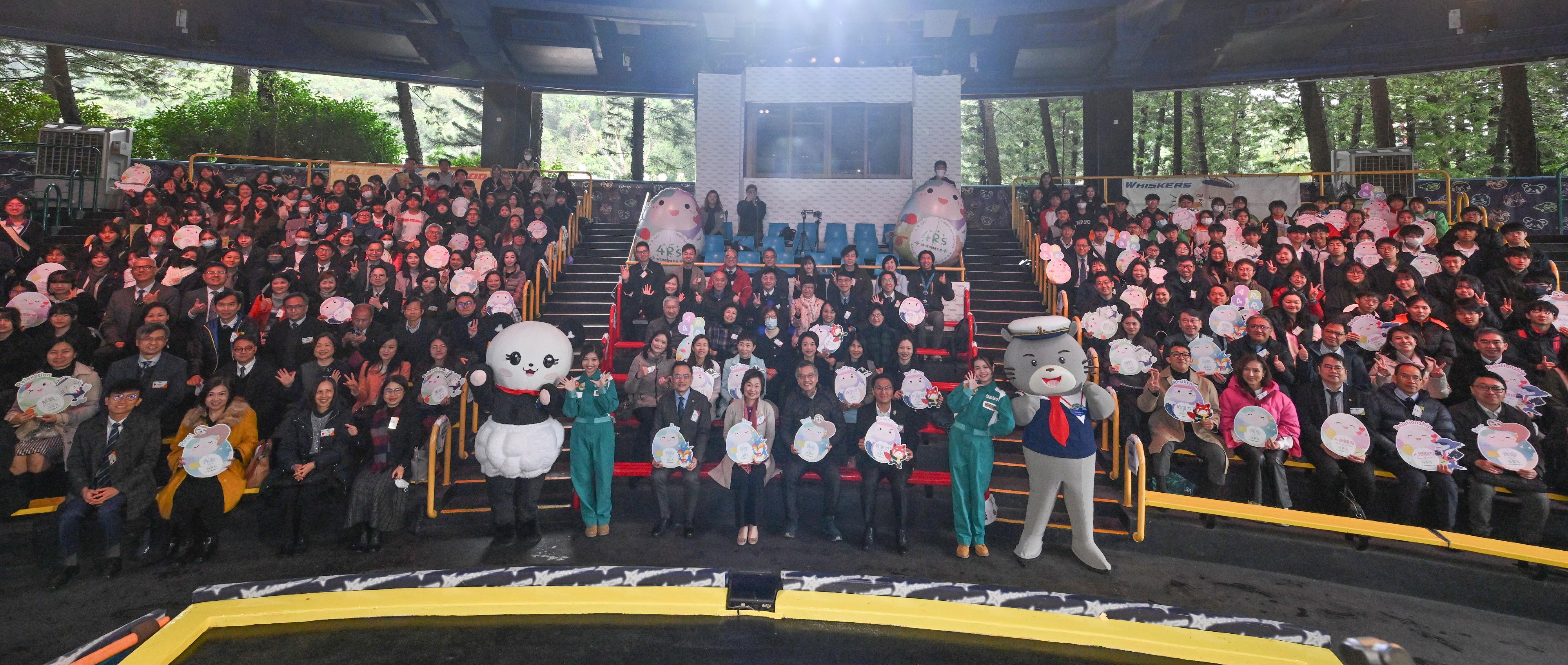 The Education Bureau held the Mental Health Fun Day today (March 7). Photo shows the Secretary for Education, Dr Choi Yuk-lin (front row, fourth right); the Chairman of the Advisory Committee on Mental Health, Dr Lam Ching-choi (front row, third right); and the Director of Health, Dr Ronald Lam (front row, fifth right), with other guests, teachers and students at the event.