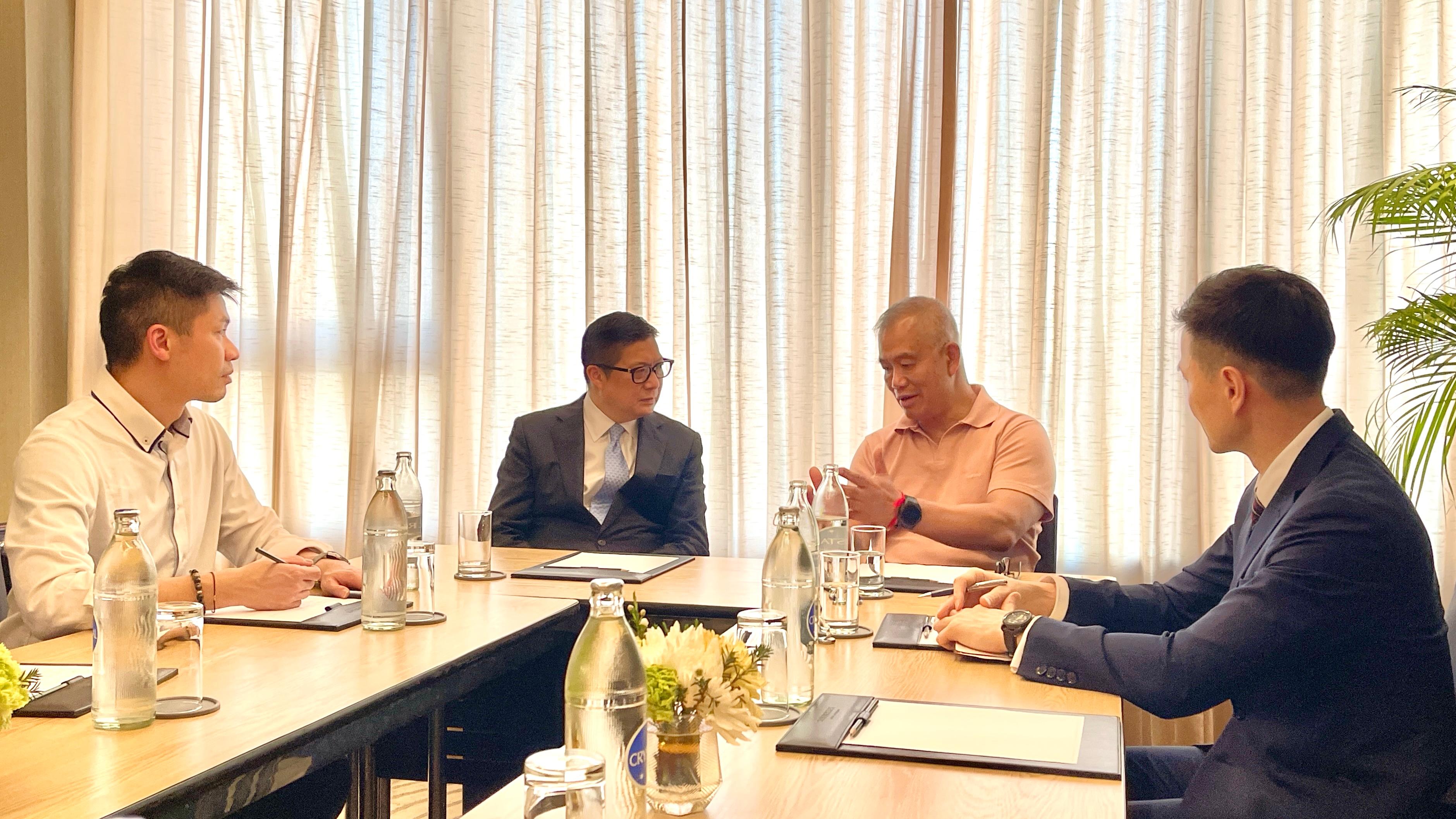The Secretary for Security, Mr Tang Ping-keung, departed for Thailand earlier to participate in the co-ordination and rescue operation for six Hong Kong residents who were lured to Myanmar to engage in illegal work. Mr Tang returned to Hong Kong today (March 7). Photo shows Mr Tang (second left) meeting with the Special Consultant to the Minister of Defence of Thailand, Mr Khemmarin Hassiri (second right), in Thailand.