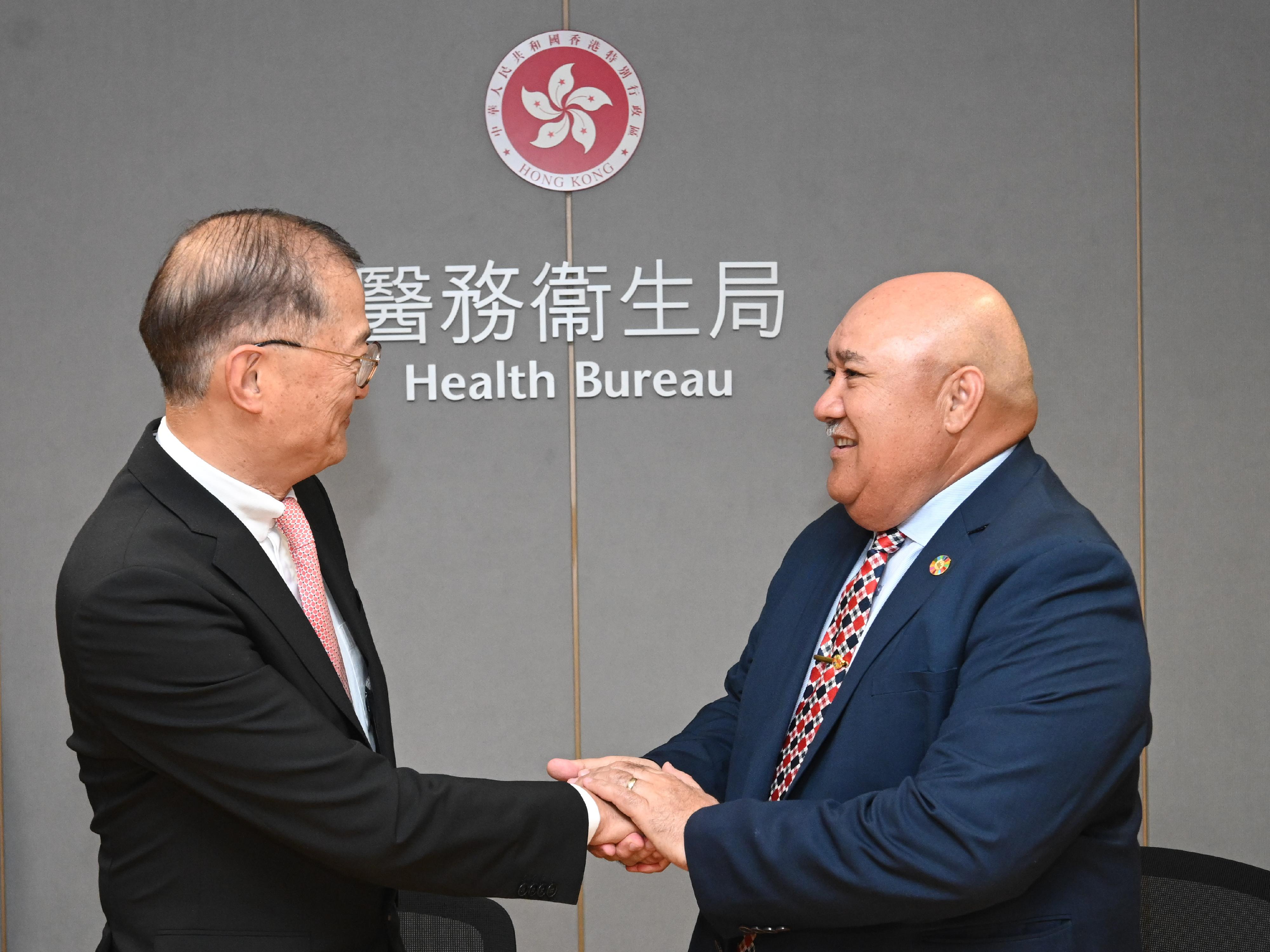The Secretary for Health, Professor Lo Chung-mau (left), today (March 10) meets with the World Health Organization Regional Director for the Western Pacific, Dr Saia Ma'u Piukala (right), who is visiting Hong Kong, to exchange views on public health issues. 