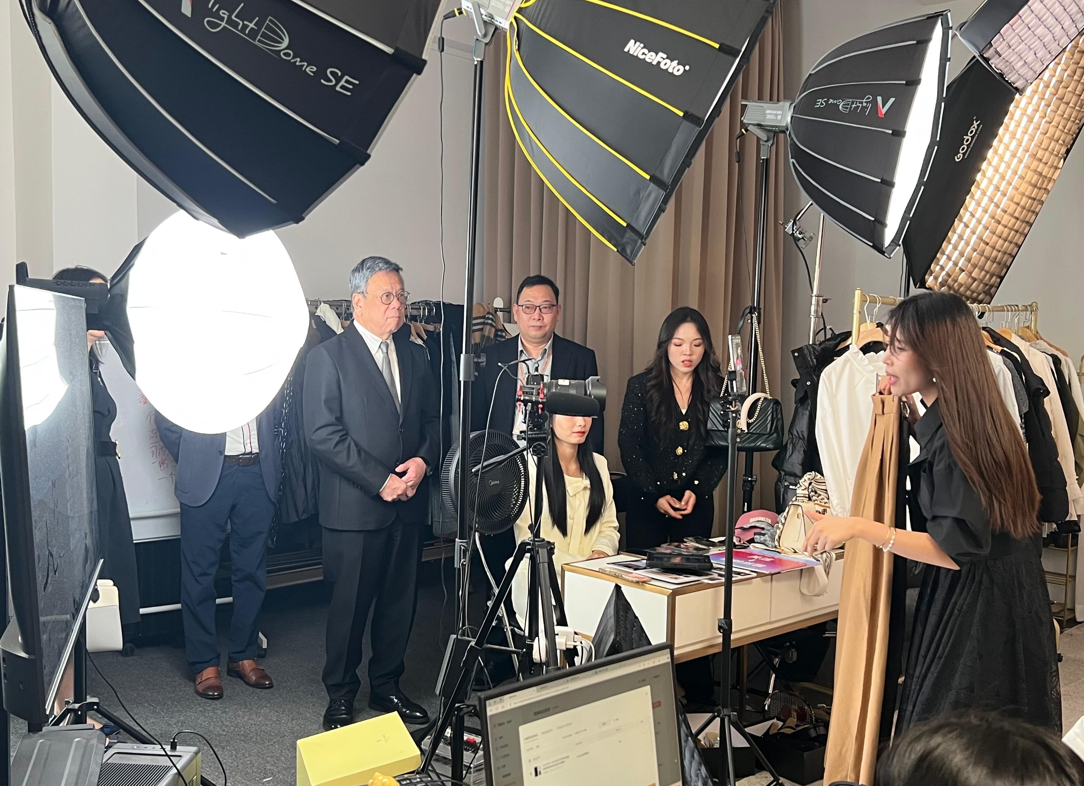 The Secretary for Commerce and Economic Development, Mr Algernon Yau, visited a large-scale Hong Kong enterprise specialising in handbags and leather goods in Dongguan today (March 11). Photo shows Mr Yau (first left) touring the e-commerce live streaming centre there to learn about the process and marketing strategies of live streaming e-commerce.