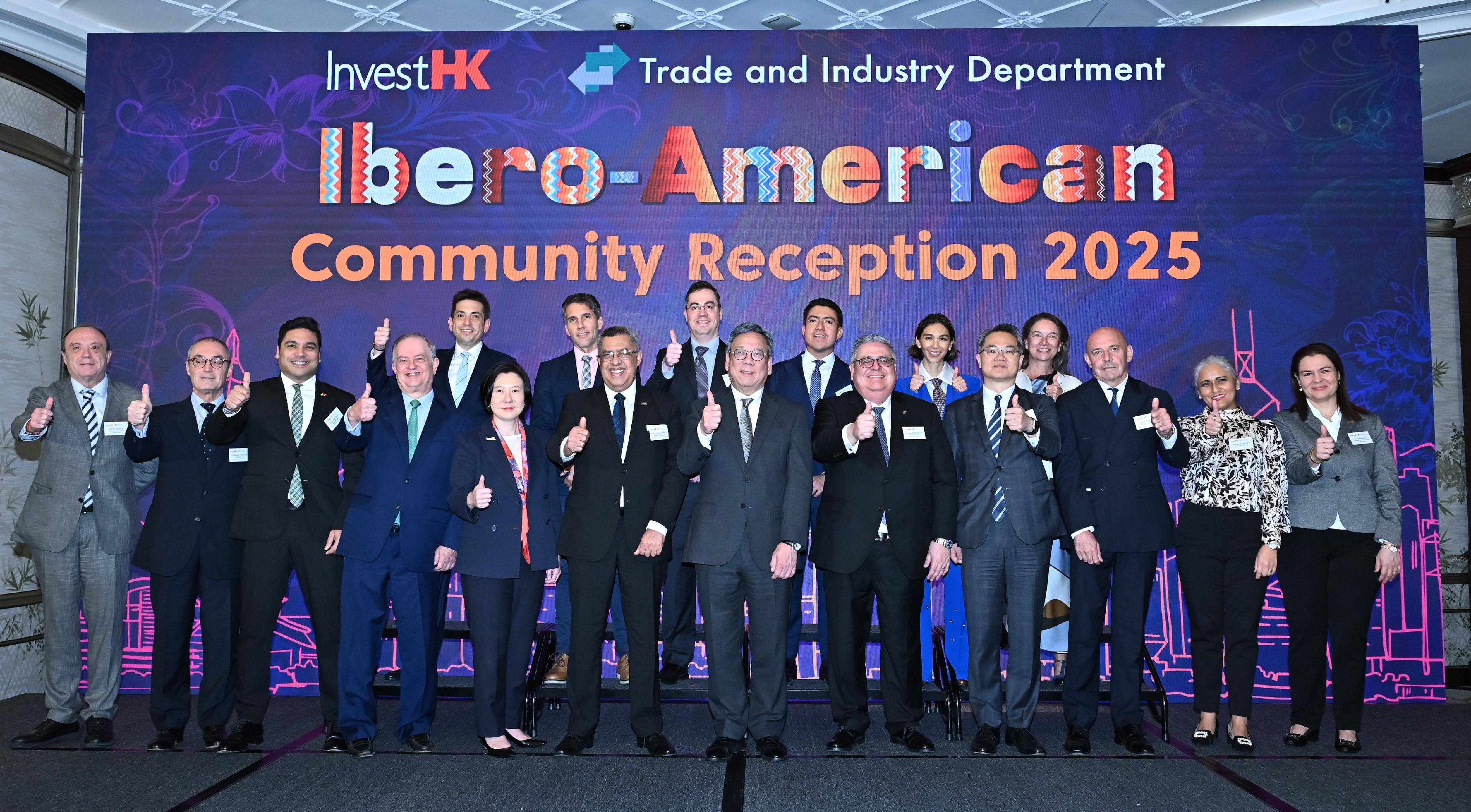 Invest Hong Kong and the Trade and Industry Department cohosted a reception for the Ibero-American community today (March 13). Photo shows (front row, from left) Deputy Consul-General and Trade Commissioner of Spain in HK, Mr Francisco Javier Serra Guevara; the Consul-General of Brazil in HK, Mr Wladimir Valler Filho; the Consul-General of Colombia in HK, Mr Luis Fernando Orozco Barrera; the Consul-General of Mexico in HK, Mr Pablo Macedo Riba; the Director-General of Investment Promotion, Ms Alpha Lau; the Consul-General of the Dominican Republic in HK, Mr Eduardo Pelagio Alvarez Hernandez; the Secretary for Commerce and Economic Development, Mr Algernon Yau; the Consul-General of Peru in HK, Mr Enrique Carlos Cardenas Arestegui; the Director-General of Trade and Industry, Mr Aaron Liu; the Consul-General of Argentina in HK, Mr Gonzalo Javier Sabate; the Consul-General of Chile in HK, Mrs Karina Concha; Diplomatic Attaché of Venezuela in HK, Ms Gina González; (back row, from left) Treasurer of Argentina Chamber of Commerce in HK, Mr Hernán Caetano; the President of Chile HK Chamber of Commerce, Mr Felipe De Tezanos Pinto; Consul of Brazil in HK, Mr Alexandre Alvim Ribeiro; Consul for Economic and Cultural Affairs of Mexico in HK, Dr Esteban Ramírez; the President of Mexican Chamber of Commerce in HK, Ms Yamilette Cano; and the President of Spanish Chamber of Commerce in HK, Ms Marisa Flores, at the event.