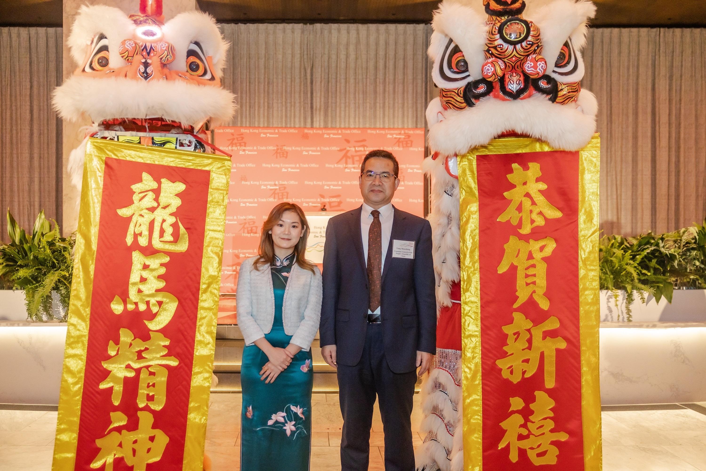 The Hong Kong Economic and Trade Office in San Francisco (HKETO San Francisco) hosted a series of spring receptions to ring in the Year of the Snake with support from Cathay Pacific. The Acting Director of HKETO San Francisco, Ms Iris Wong (left), and Deputy Consul General of the People's Republic of China in San Francisco Mr Yang Shouzheng (right) conducted the eye-dotting ceremony at the spring reception in San Francisco on February 19 (San Francisco time).