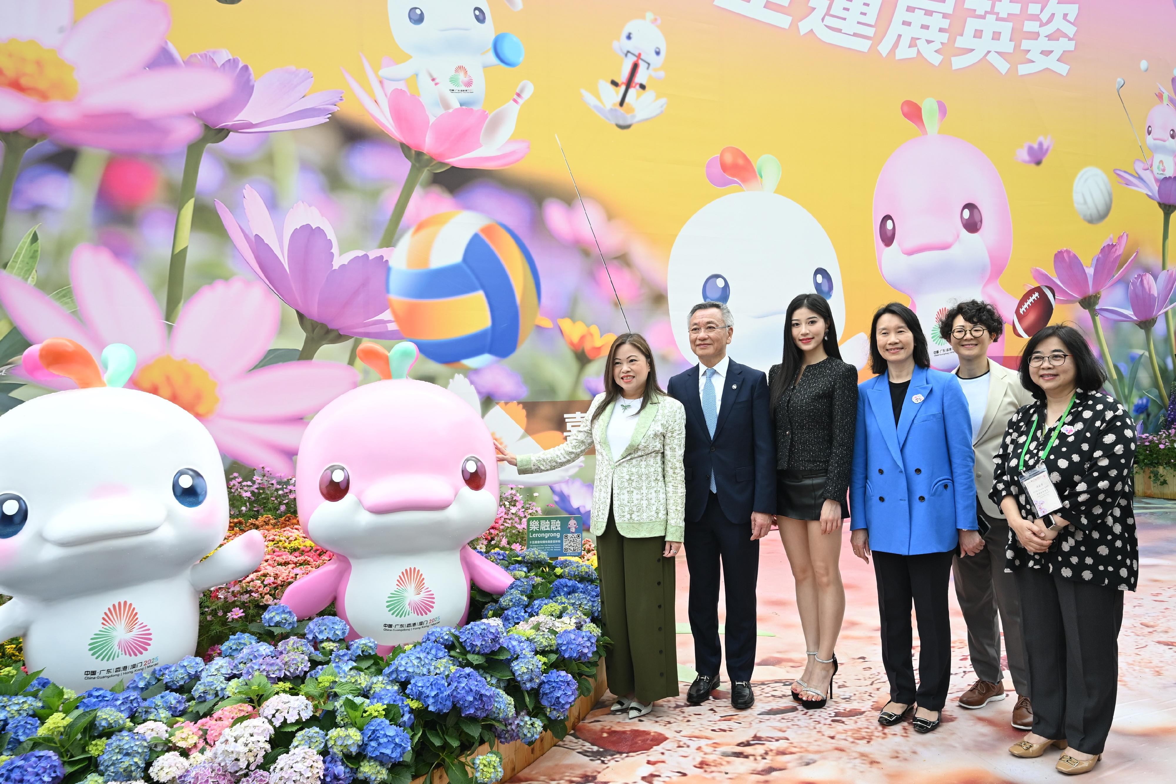 The annual Hong Kong Flower Show extravaganza opened at Victoria Park today (March 14) with some 400 000 flowers on display, including about 40 000 cosmos, this year's theme flower, and "Ablaze with Glory" as the main theme. Photo shows (from left) the Secretary for Culture, Sports and Tourism, Miss Rosanna Law; Steward of the Hong Kong Jockey Club Mr Philip Lo; Miss Hong Kong 2024, Ellyn Ngai; the Director of Leisure and Cultural Services, Ms Manda Chan, the Deputy Director (Leisure Services) of the Leisure and Cultural Services Department (LCSD), Ms Winnie Chui; and Acting Assistant Director (Leisure Services) of the LCSD Ms Annie Fung, with the mascots Xiyangyang and Lerongrong of the 15th National Games, the 12th National Games for Persons with Disabilities, and the 9th National Special Olympic Games.
