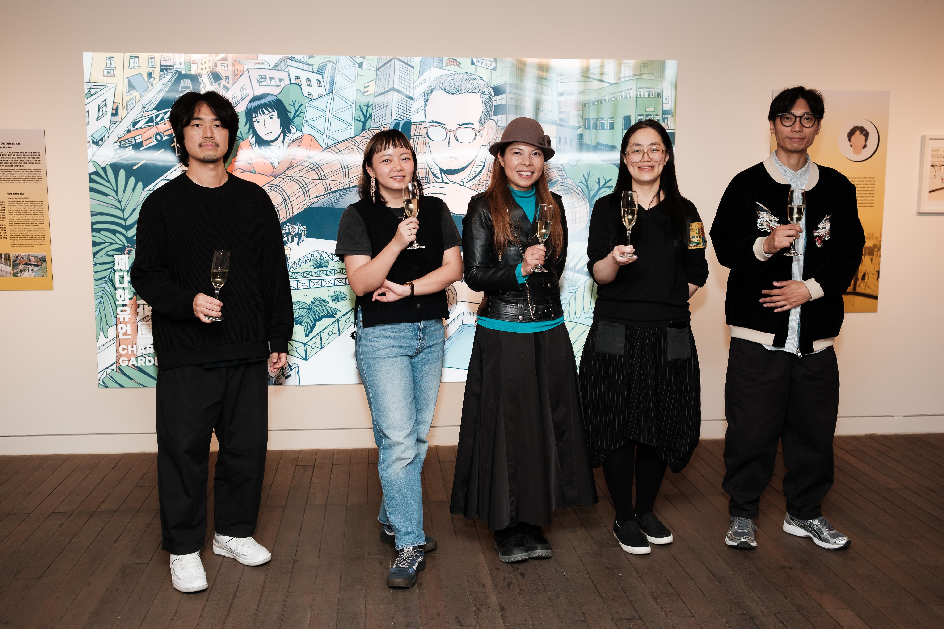 The Principal Hong Kong Economic and Trade Representative (Tokyo), Miss Winsome Au (centre), is pictured with the exhibition organiser and participating artists at the cocktail reception of "A Visual Voyage: Hong Kong and Scenes Hong Kong Comics x Movie Exhibition" at the Insa Arts Centre in Seoul, Korea, today (March 15).