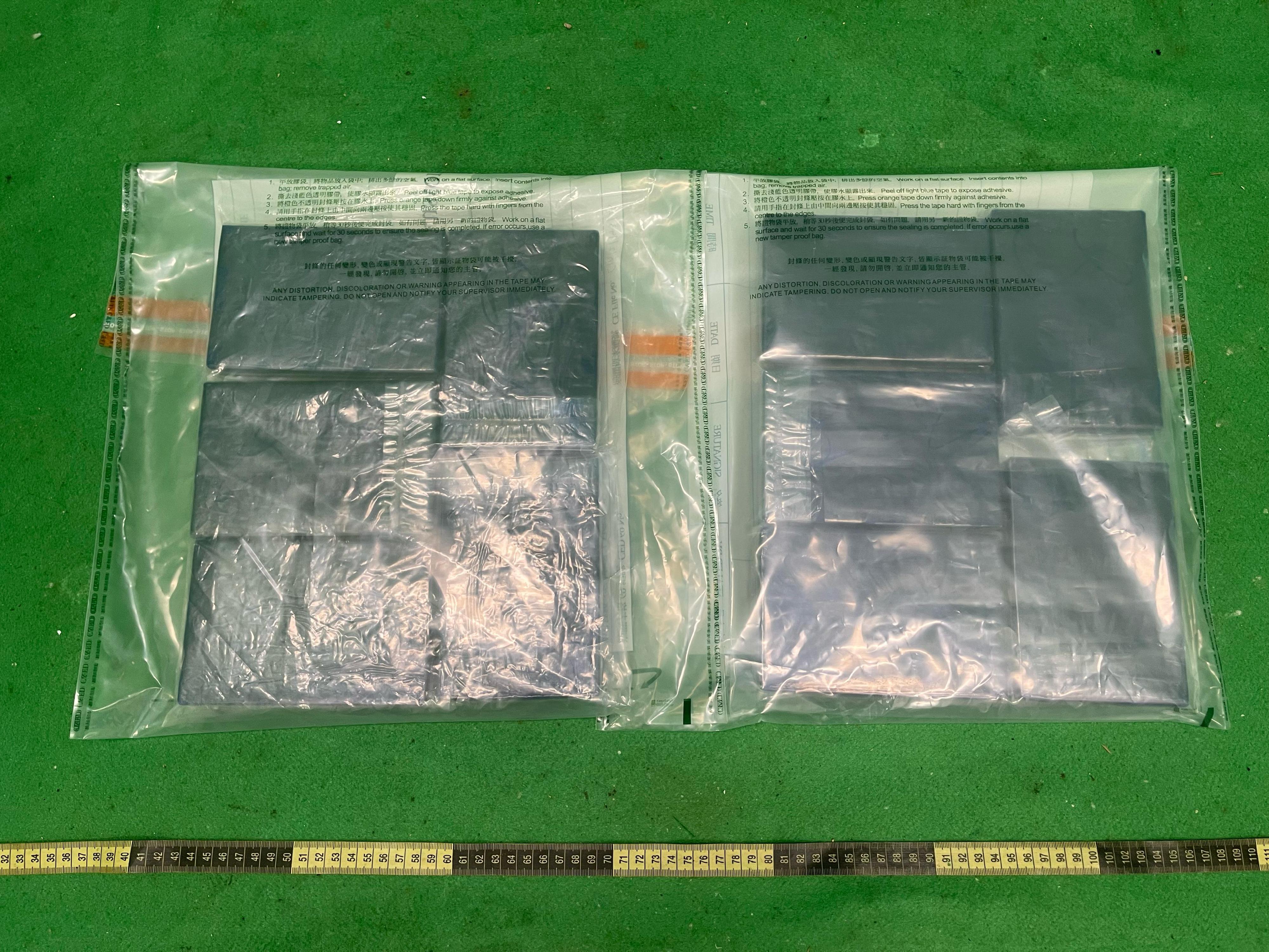 Hong Kong Customs today (March 16) detected a drug trafficking case involving baggage concealment at Hong Kong International Airport and seized about 3.6 kilograms of suspected heroin with an estimated market value of about $2.2 million, as well as a suspected alternative smoking product. Photo shows the suspected heroin seized.