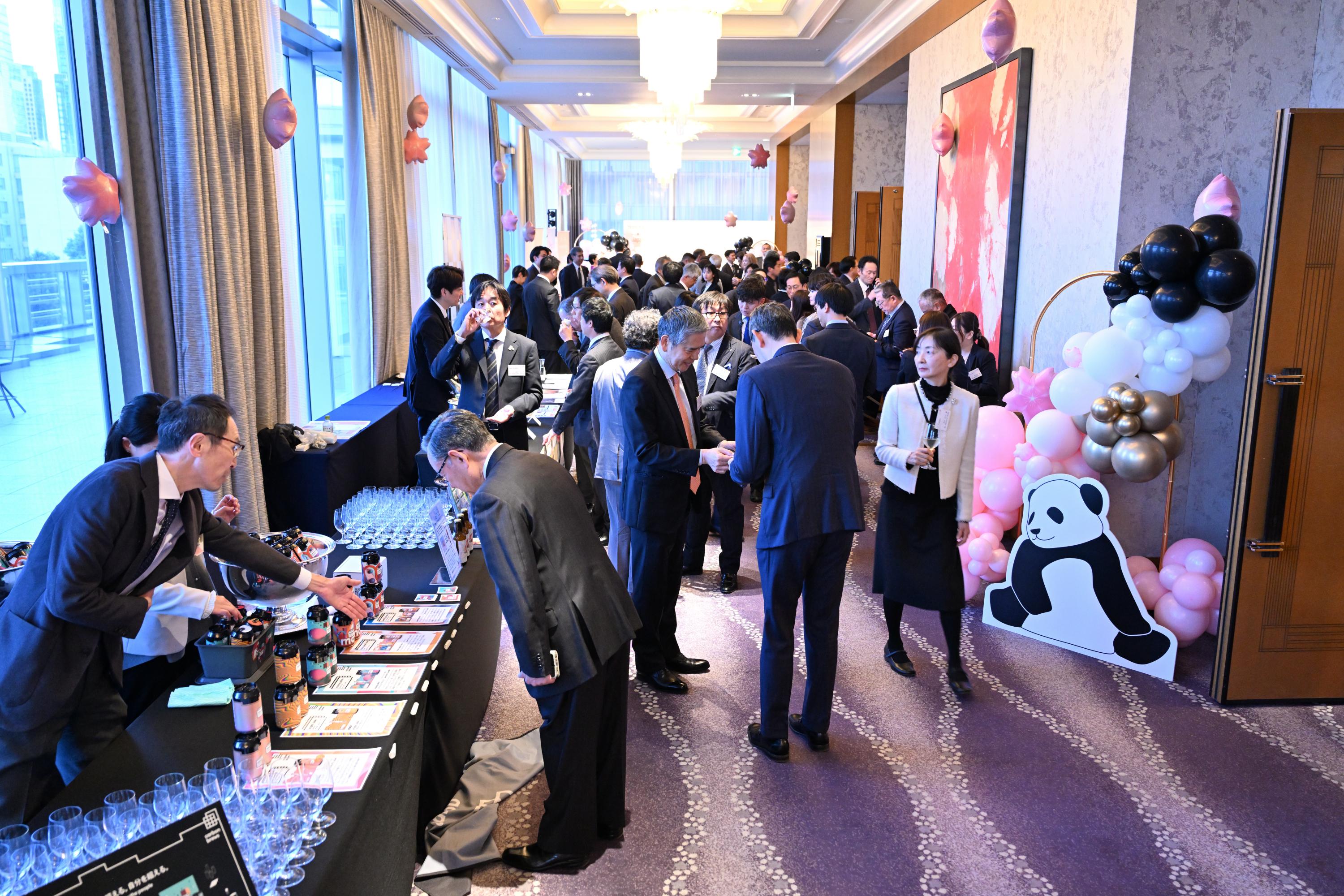 Some 500 guests attend a spring reception held by the Hong Kong Economic and Trade Office (Tokyo) in Tokyo, Japan, today (March 19).