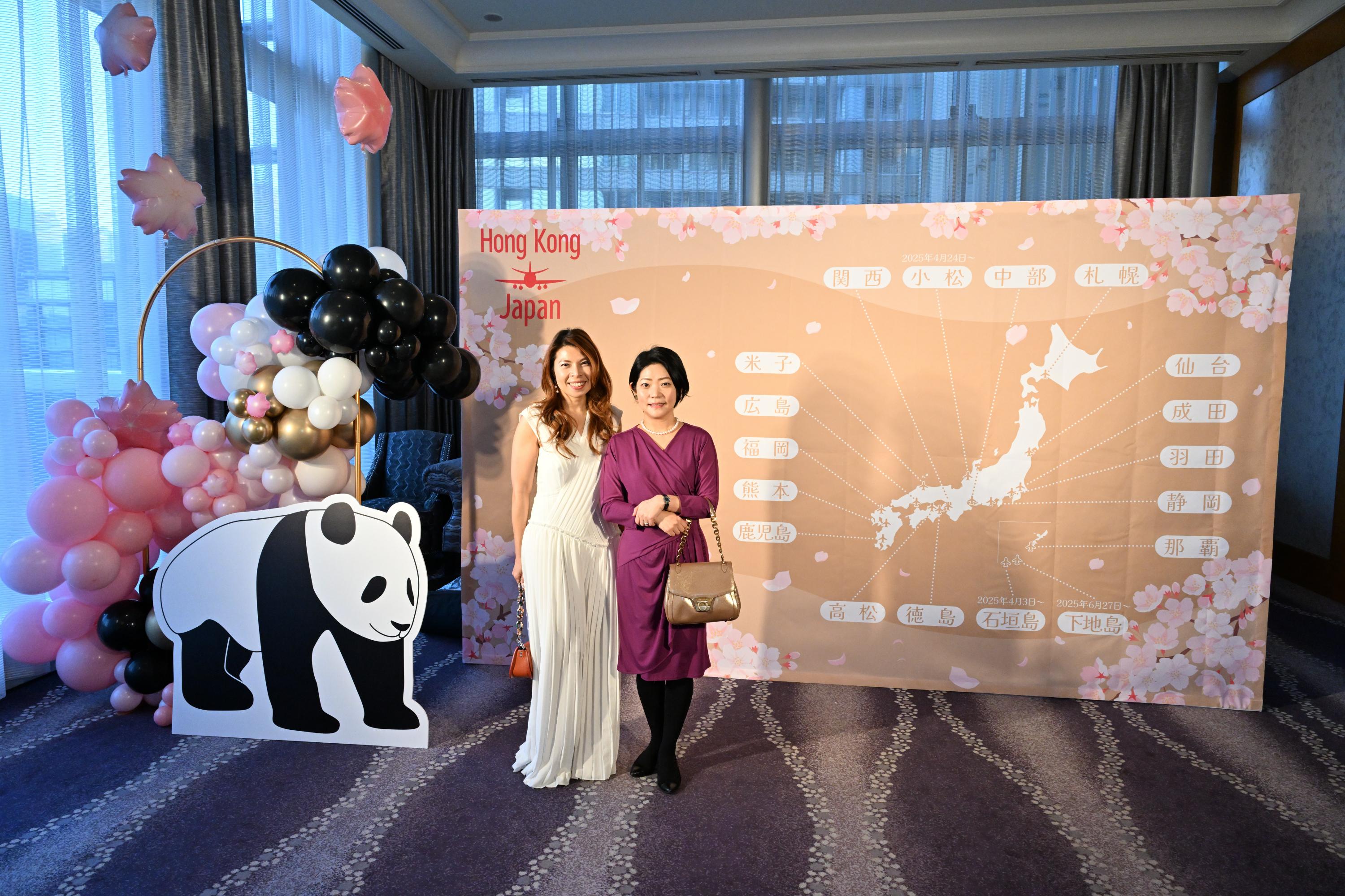 A decorated photo wall highlighting the extensive connectivity between Hong Kong and Japan was displayed at a spring reception held by the Hong Kong Economic and Trade Office (Tokyo) in Tokyo, Japan, today (March 19) for guests to take their own photos.