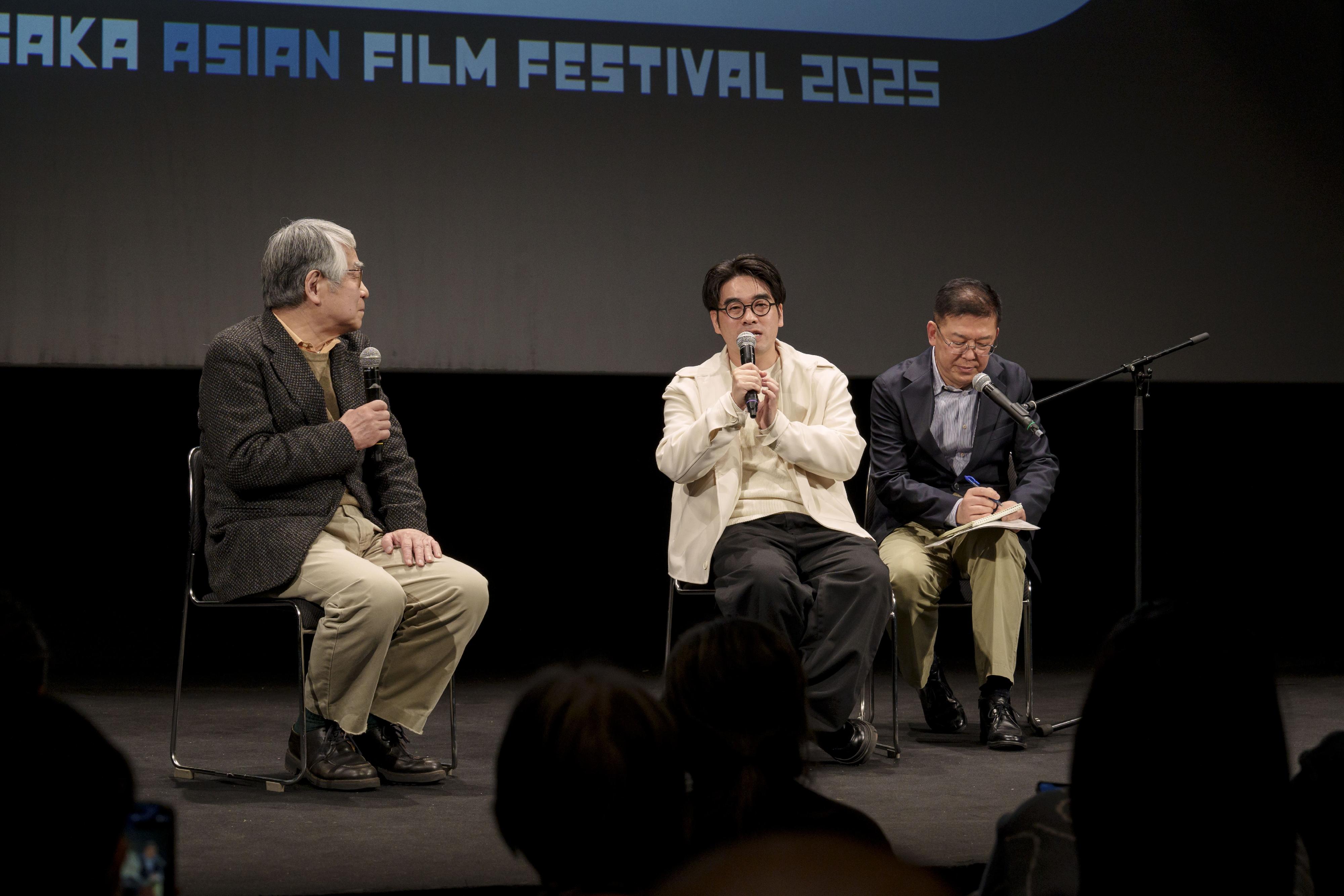 The "Hong Kong Gala Screening" featuring the Hong Kong film "Last Song For You" was held in Osaka, Japan, tonight (March 20). Photo shows director Jill Leung (centre) of "Last Song For You" participating in a sharing session with the audience after the screening.