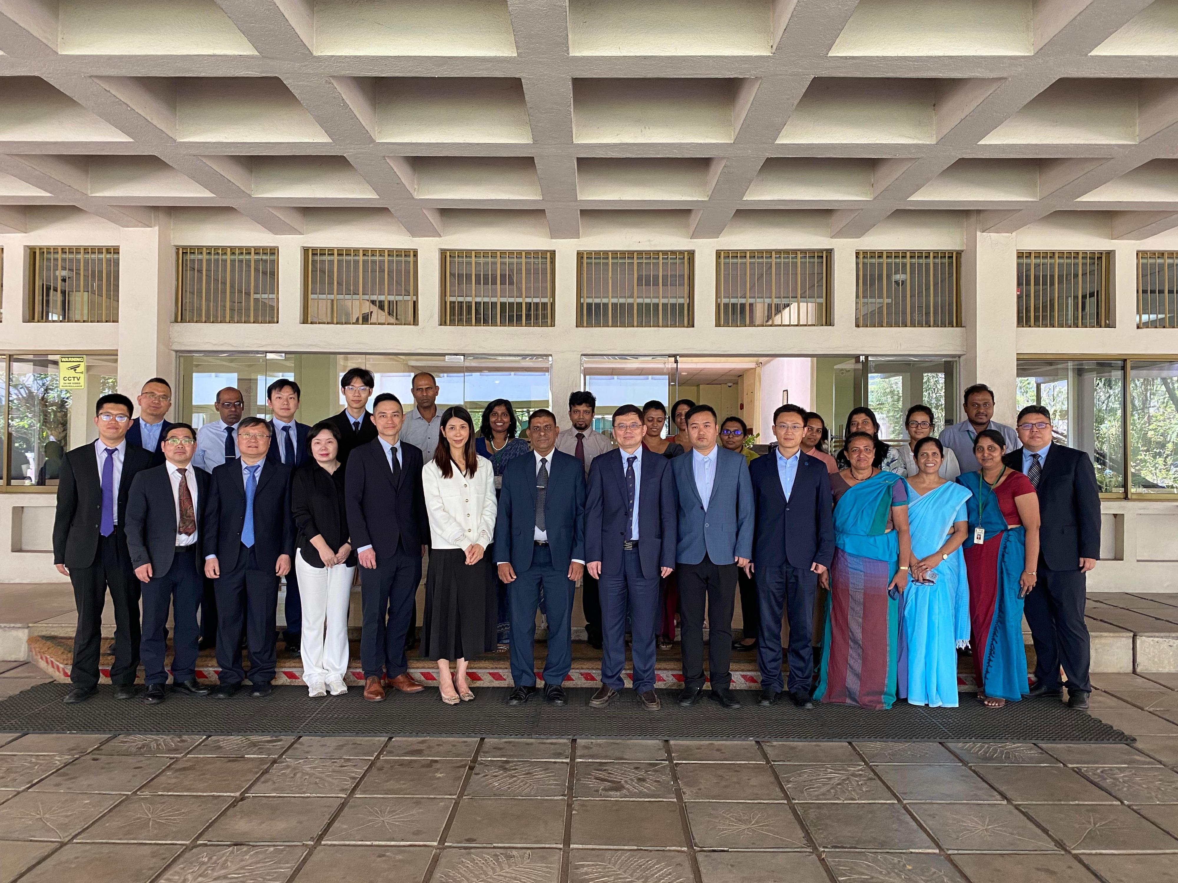 Deputy Director of Environmental Protection Dr Vanessa Au led a delegation of the Hong Kong Environmental Protection Department (EPD) to attend the International Water Conference and the 50th Anniversary Commemoration of the National Water Supply and Drainage Board of Sri Lanka and the 10th Anniversary of China-Sri Lanka Water Technology Cooperation and the World Water Day event in Sri Lanka. Photo shows Dr Au (front row, sixth left) and the EPD delegation with representatives from the Sri Lanka Government and the Research Centre for Eco-Environmental Sciences of the Chinese Academy of Sciences on March 20.