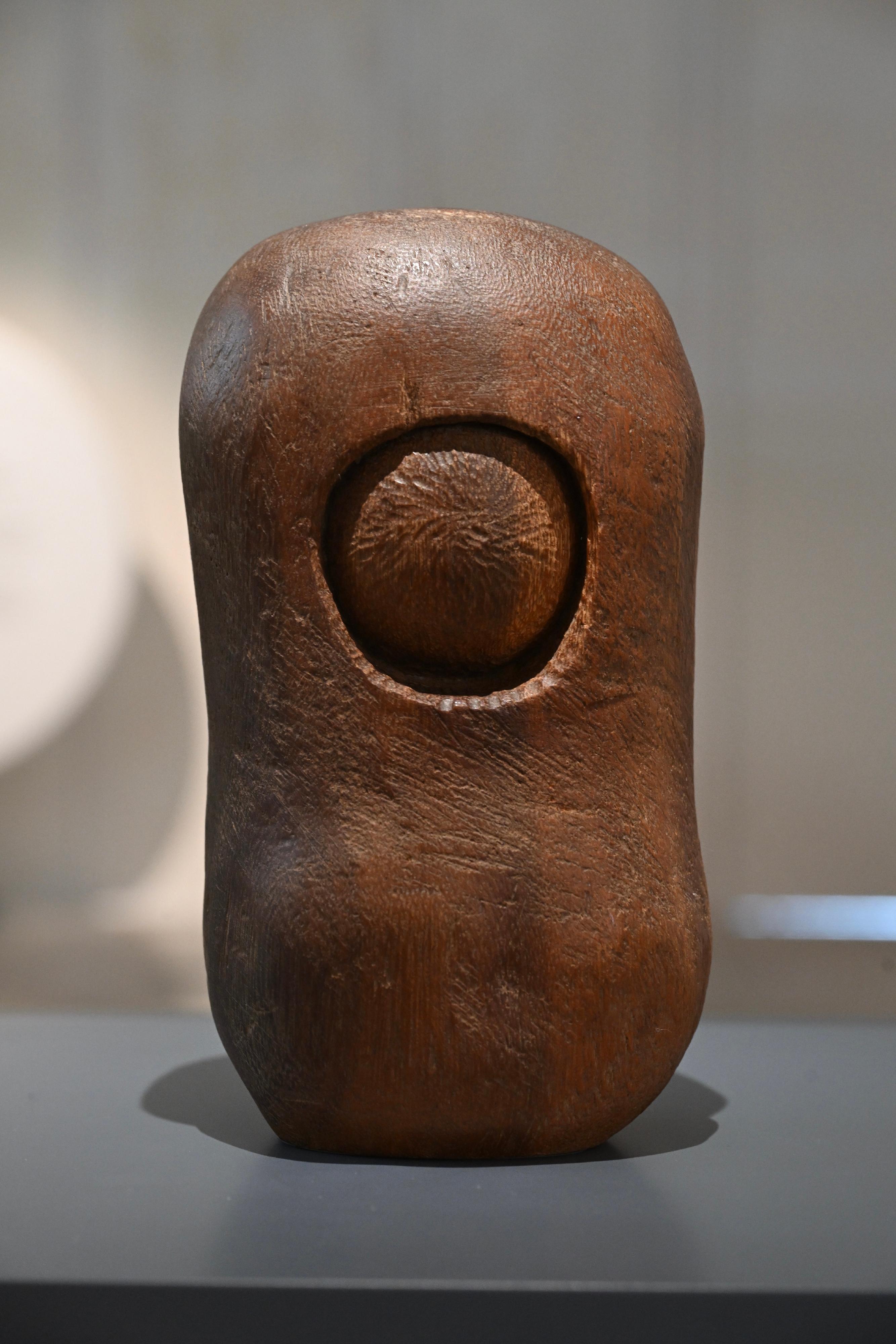 The Hong Kong Museum of Art will launch a new exhibition, "Dreamchasers: Stories of Hong Kong Art", starting from tomorrow (March 21), inviting audiences to reflect on the paths taken by various Hong Kong artists in pursuit of their dreams. Photo shows Tong King-sum's wooden sculpture "Ball".