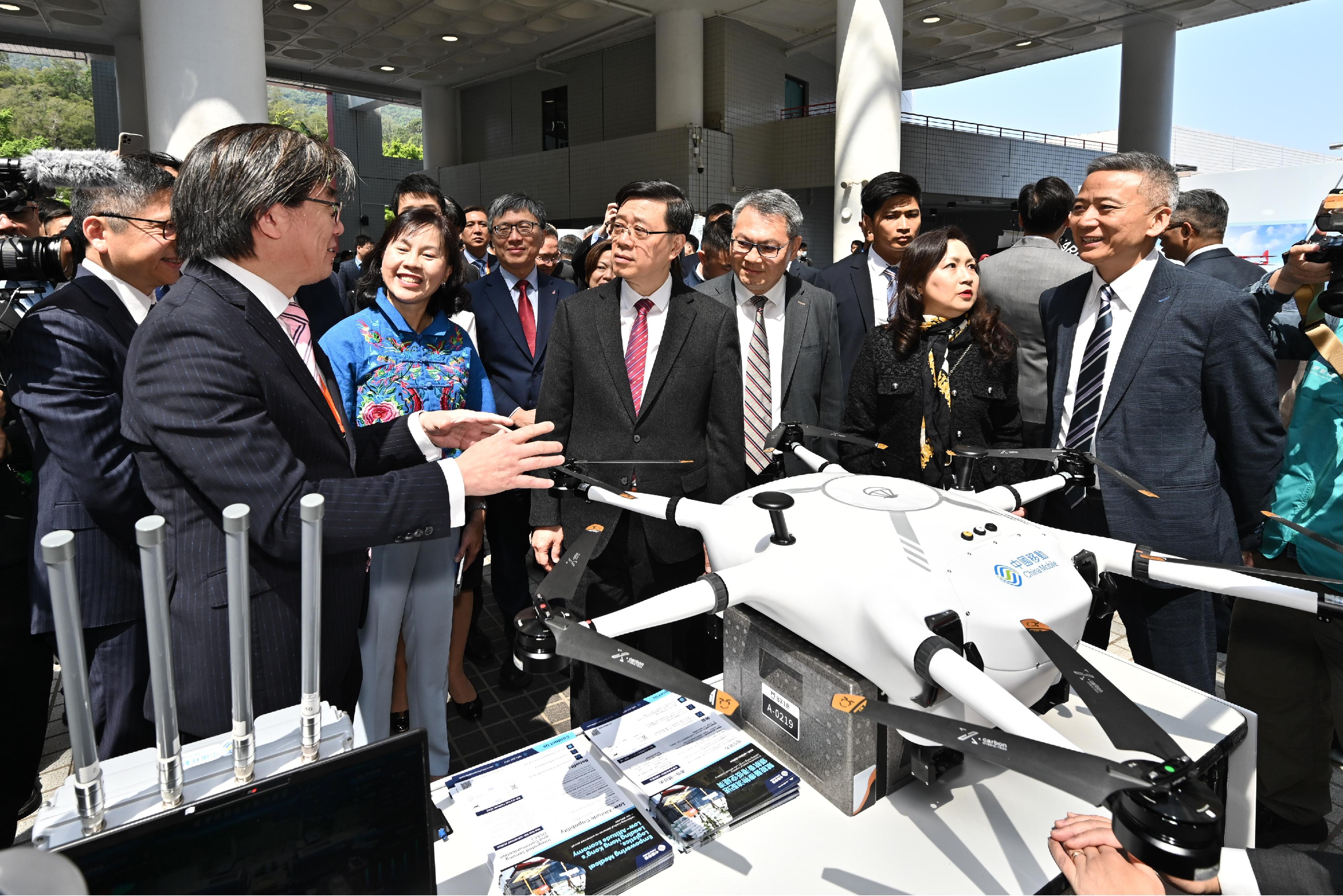 The Chief Executive, Mr John Lee, attended the Low-altitude Economy Regulatory Sandbox - Launch Event today (March 20). Photo shows Mr Lee (third left); the Secretary for Transport and Logistics, Ms Mable Chan (second left); the Director-General of Civil Aviation, Mr Victor Liu (third right), and other guests touring the booths.
