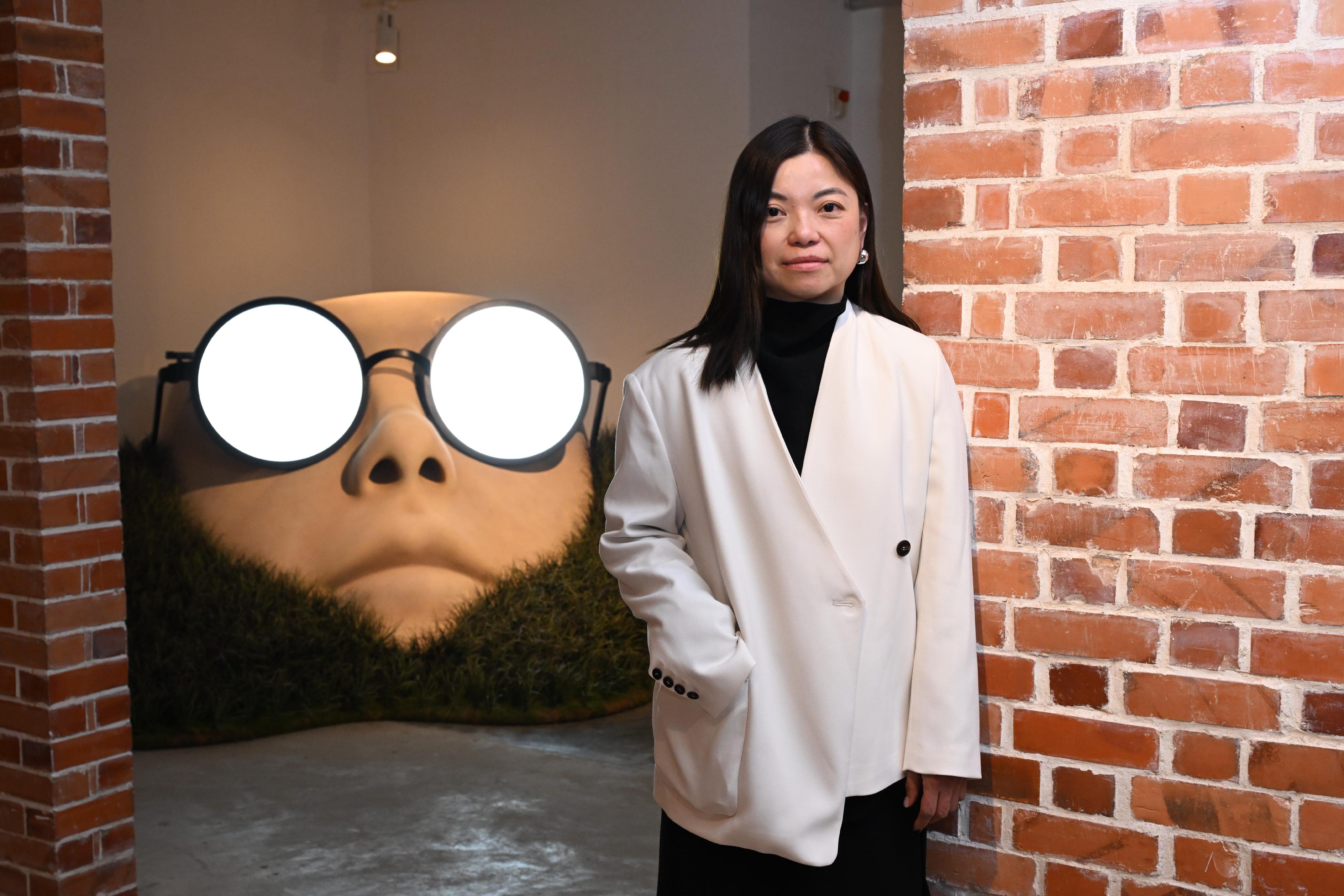 A new exhibition of the Oil Street Art Space (Oi!), "Oi! Spotlight: The Garden of Resemblances", will be on display from tomorrow (March 22) to August 31. Photo shows artist Phoebe Hui and her interactive installation "I Miss Him".