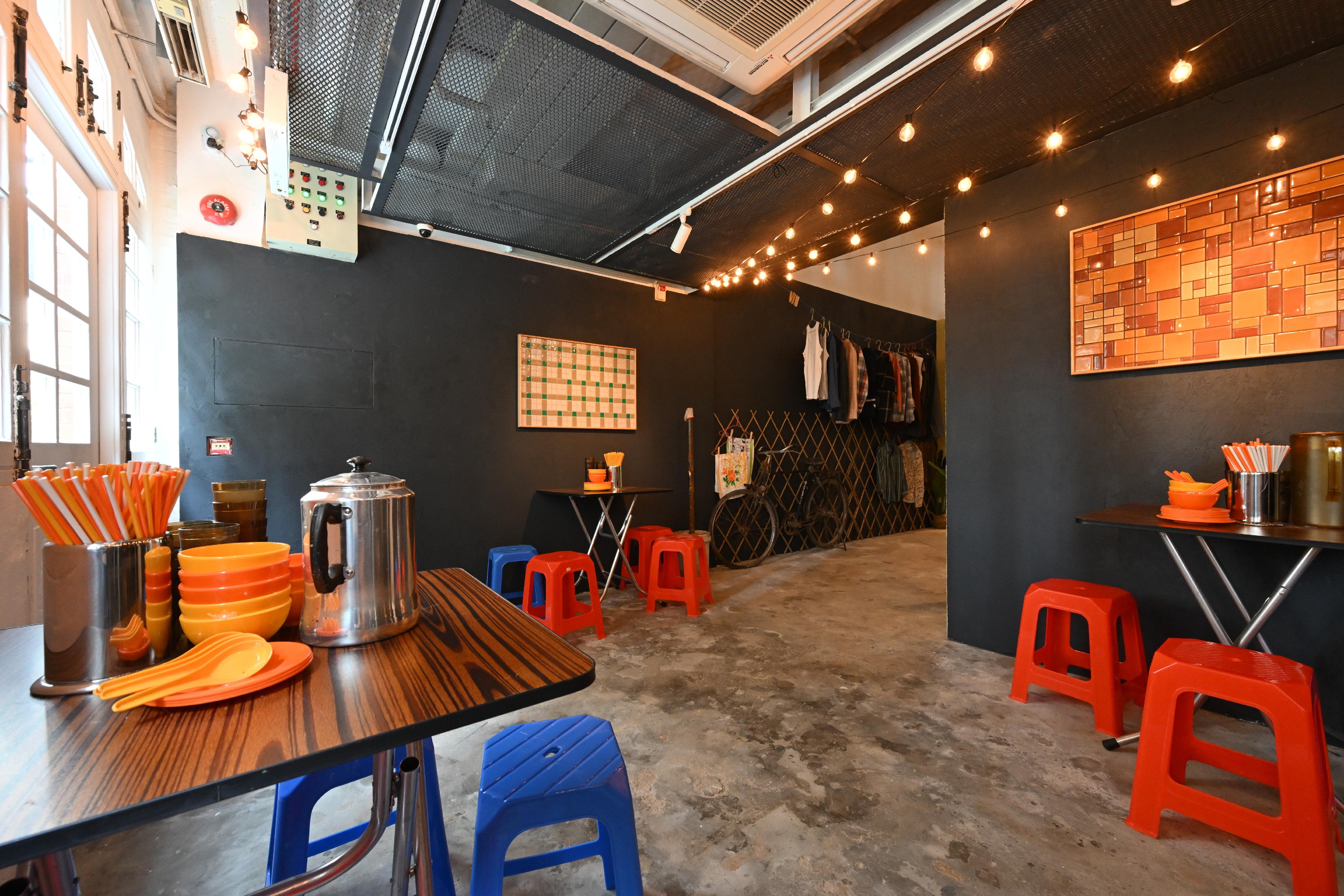 A new exhibition of the Oil Street Art Space (Oi!), "Oi! Spotlight: With Love from Hong Kong", will be on display from tomorrow (March 22) to August 31. Photo shows a set of street cooked food stalls of the past restaged in the Oi! Warehouse created by artist Adrian Wong.