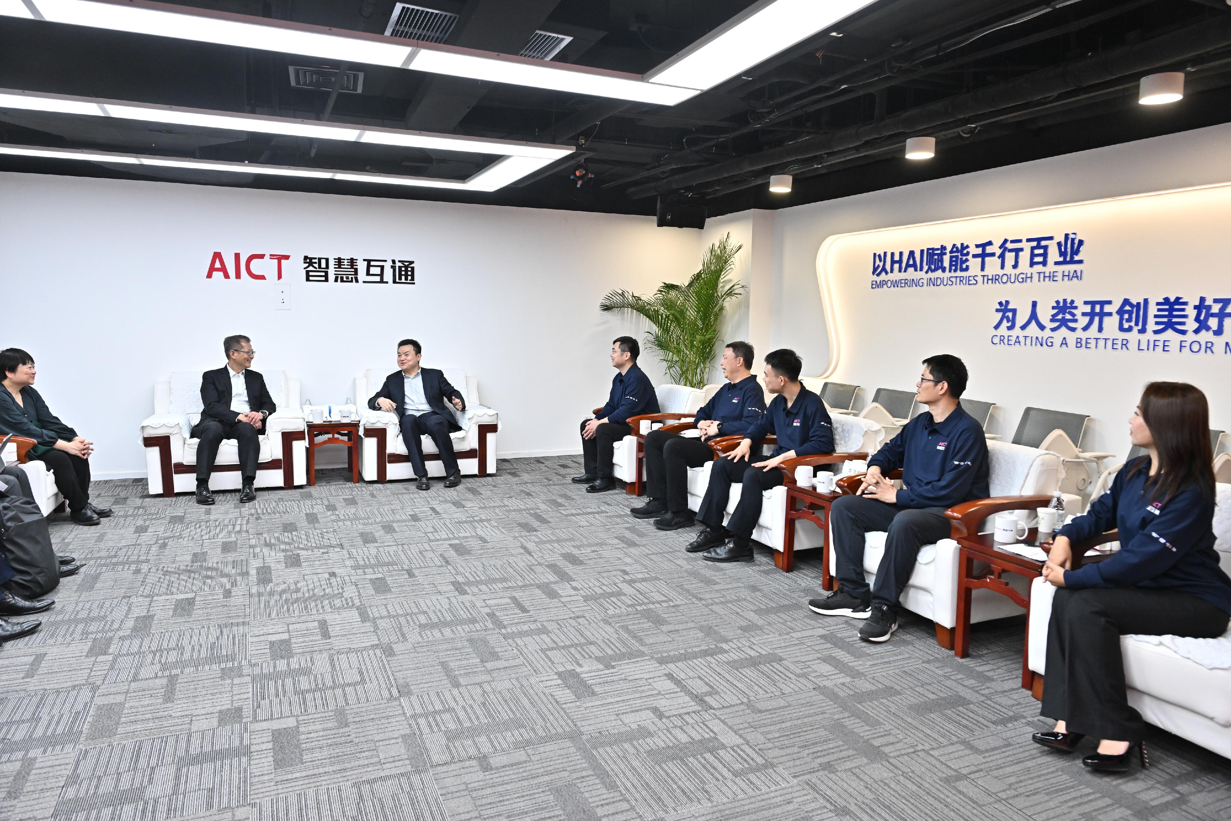 The Financial Secretary, Mr Paul Chan, who is currently visiting Beijing, visited a number of companies today (March 22). Photo shows Mr Chan (second left) visiting a company focused on research and application of high-precision artificial intelligence products and engaging in in-depth discussions with the senior executives and the research and development team of the company.