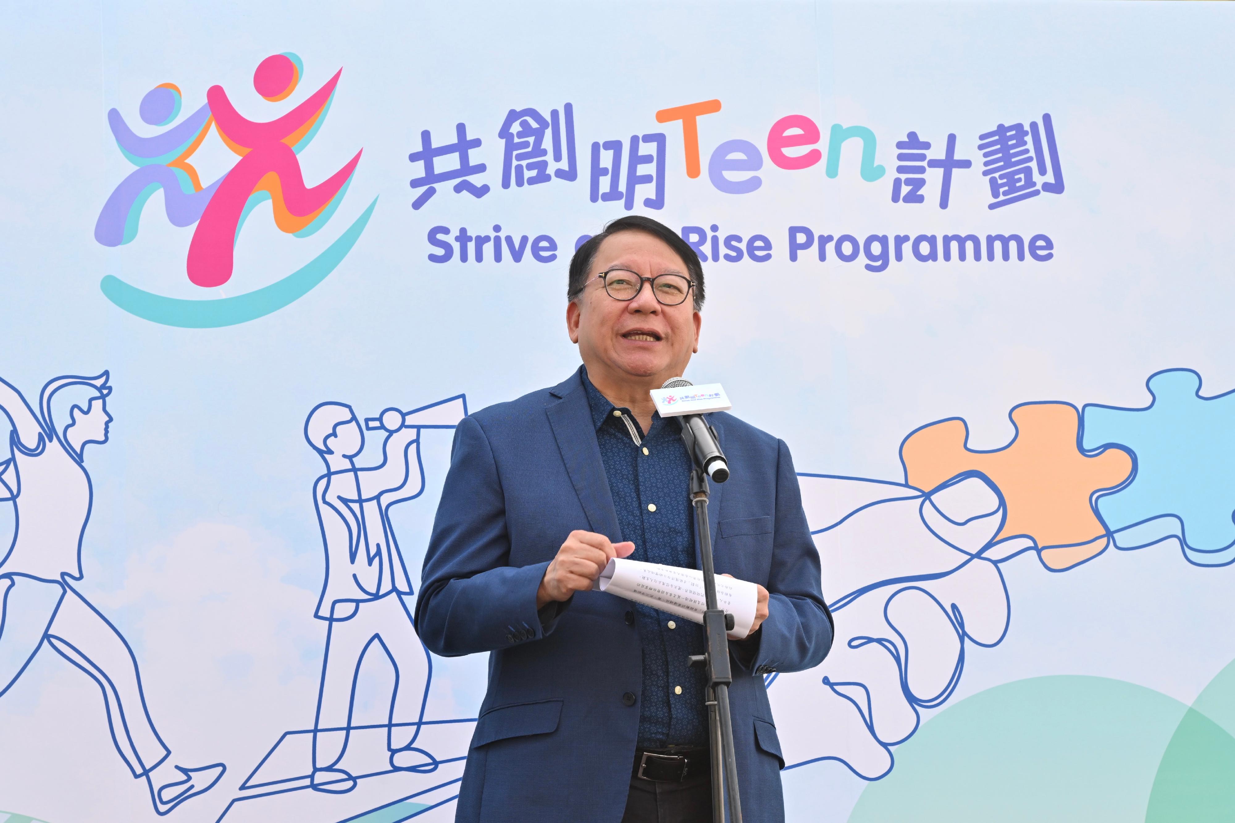 The Chief Secretary for Administration, Mr Chan Kwok-ki, held a gathering today (March 22) with the third-term Partners’ Board under the Strive and Rise Programme and some 200 guests who have been actively involved in the Programme, sharing the Programme’s fruitful achievements since its implementation. Photo shows Mr Chan speaking at the gathering.