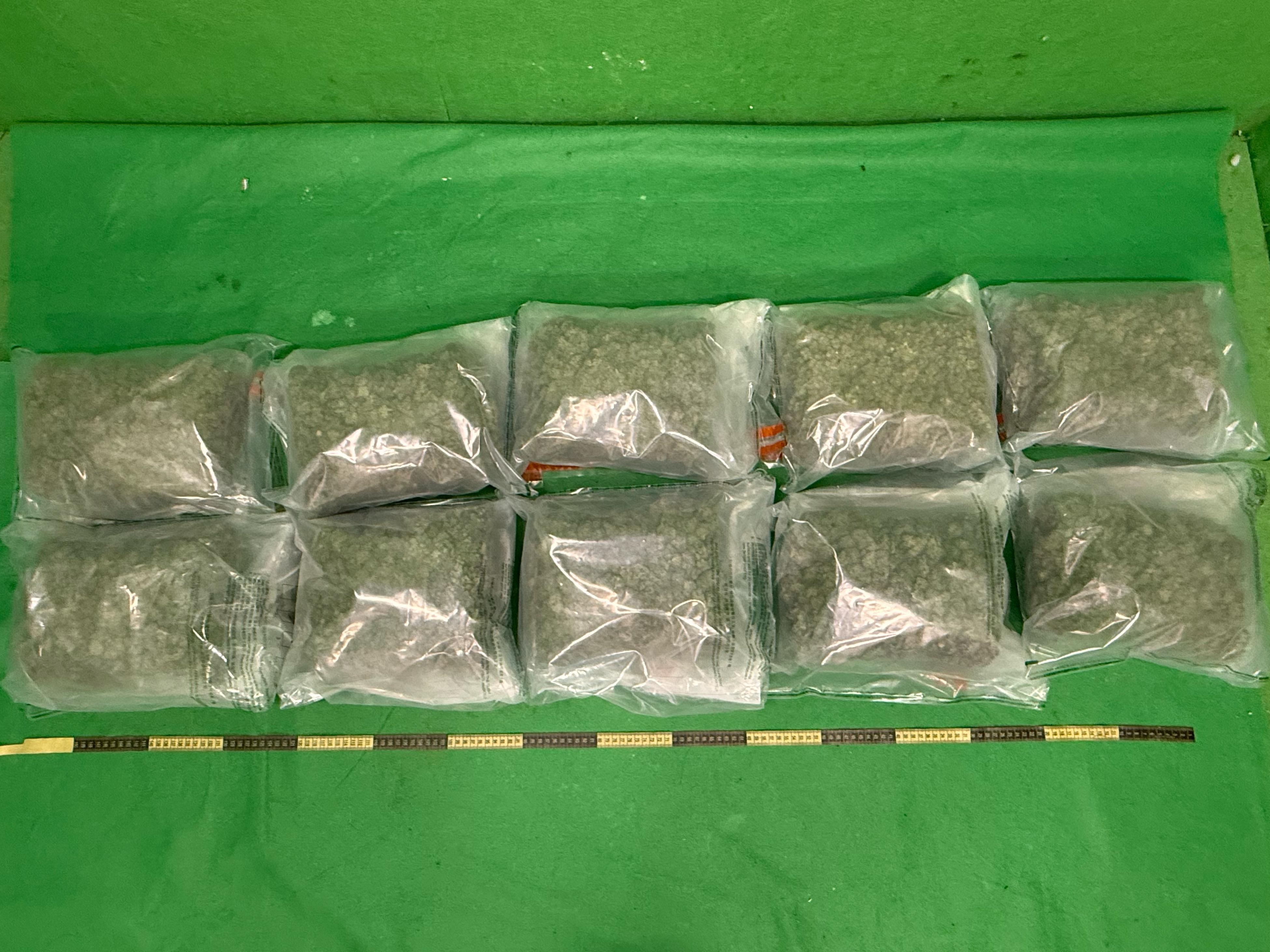 Hong Kong Customs yesterday (March 22) detected a drug trafficking case involving baggage concealment at Hong Kong International Airport and seized about 10 kilograms of suspected cannabis buds with an estimated market value of about $2.2 million. Photo shows the suspected cannabis buds seized.