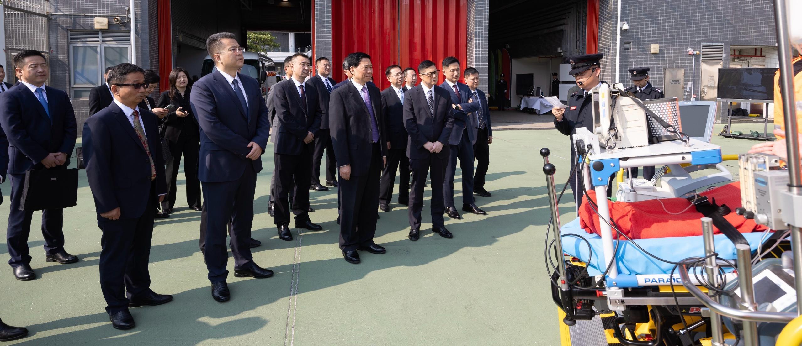 The Hong Kong Fire Services Department (FSD), the Fire and Rescue Corps of Guangdong Province, and the Macao Fire Services Bureau jointly hold the Guangdong-Hong Kong-Macao Greater Bay Area joint emergency response and rescue exercise "Liancheng-2025" in Hong Kong for three consecutive days starting today (March 25). Photo shows the Minister of Emergency Management, Mr Wang Xiangxi (front row, third left), accompanied by the Secretary for Security, Mr Tang Ping-keung (front row, fourth left); and the Director of Fire Services, Mr Andy Yeung (front row, fifth left), reviewing equipment display of the FSD at the Shenzhen Bay Fire Station.