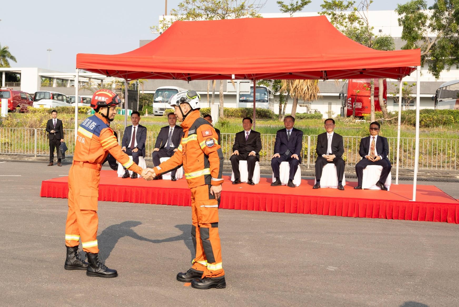 The Hong Kong Fire Services Department, the Fire and Rescue Corps of Guangdong Province, and the Macao Fire Services Bureau jointly hold the Guangdong-Hong Kong-Macao Greater Bay Area joint emergency response and rescue exercise "Liancheng-2025" in Hong Kong for three consecutive days starting today (March 25). Photo shows the commander of the Hong Kong cross-border rescue team, Mr Angus Wong (right), and Deputy Commander of the Guangdong Fire and Rescue Brigade Mr Zhu Guoying (left), at the Shenzhen Bay Port.