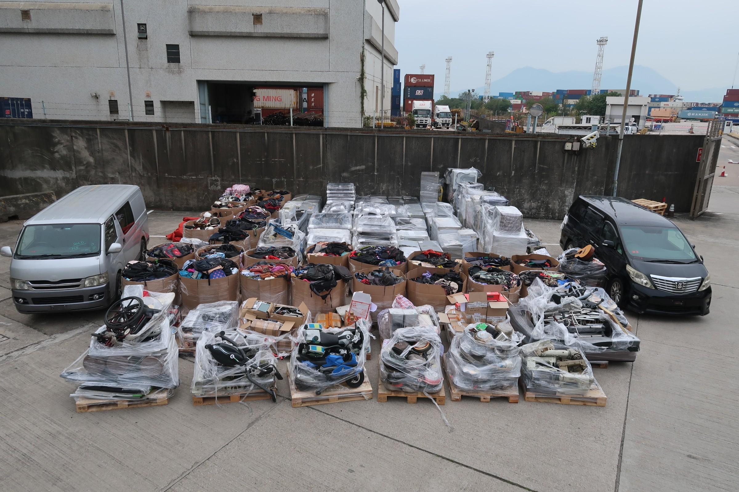 Hong Kong Customs detected a suspected smuggling case involving an ocean-going vessel on March 16. A batch of suspected smuggled goods, including refrigerators, tablets, mobile phones, and clothing, with an estimated market value of about $10 million was seized. Photo shows the suspected smuggled goods seized.