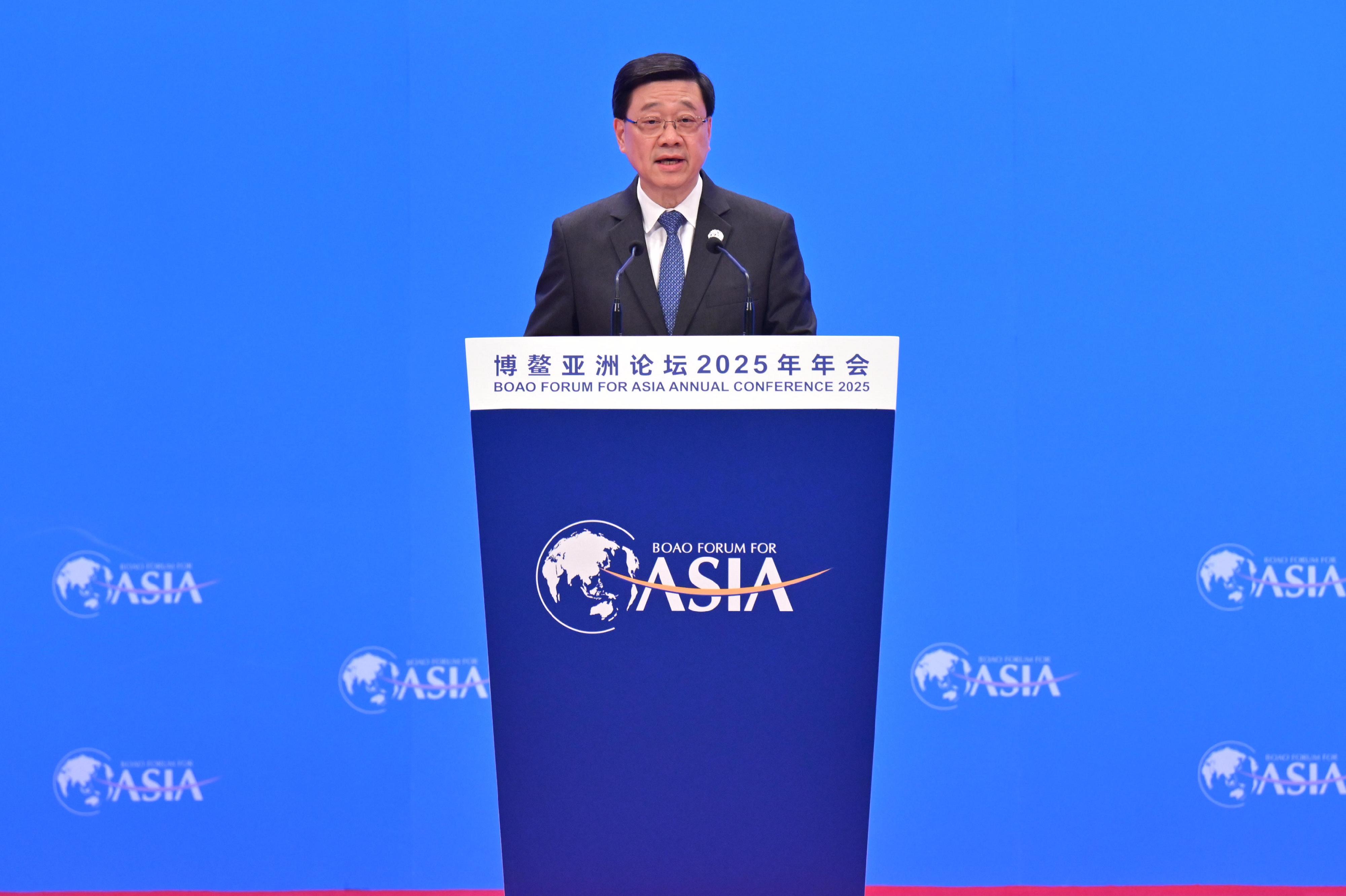 The Chief Executive, Mr John Lee, attended the Global Free Trade Ports Development Forum of the Boao Forum for Asia Annual Conference 2025 in Hainan today (March 25). Photo shows Mr Lee speaking at the forum.