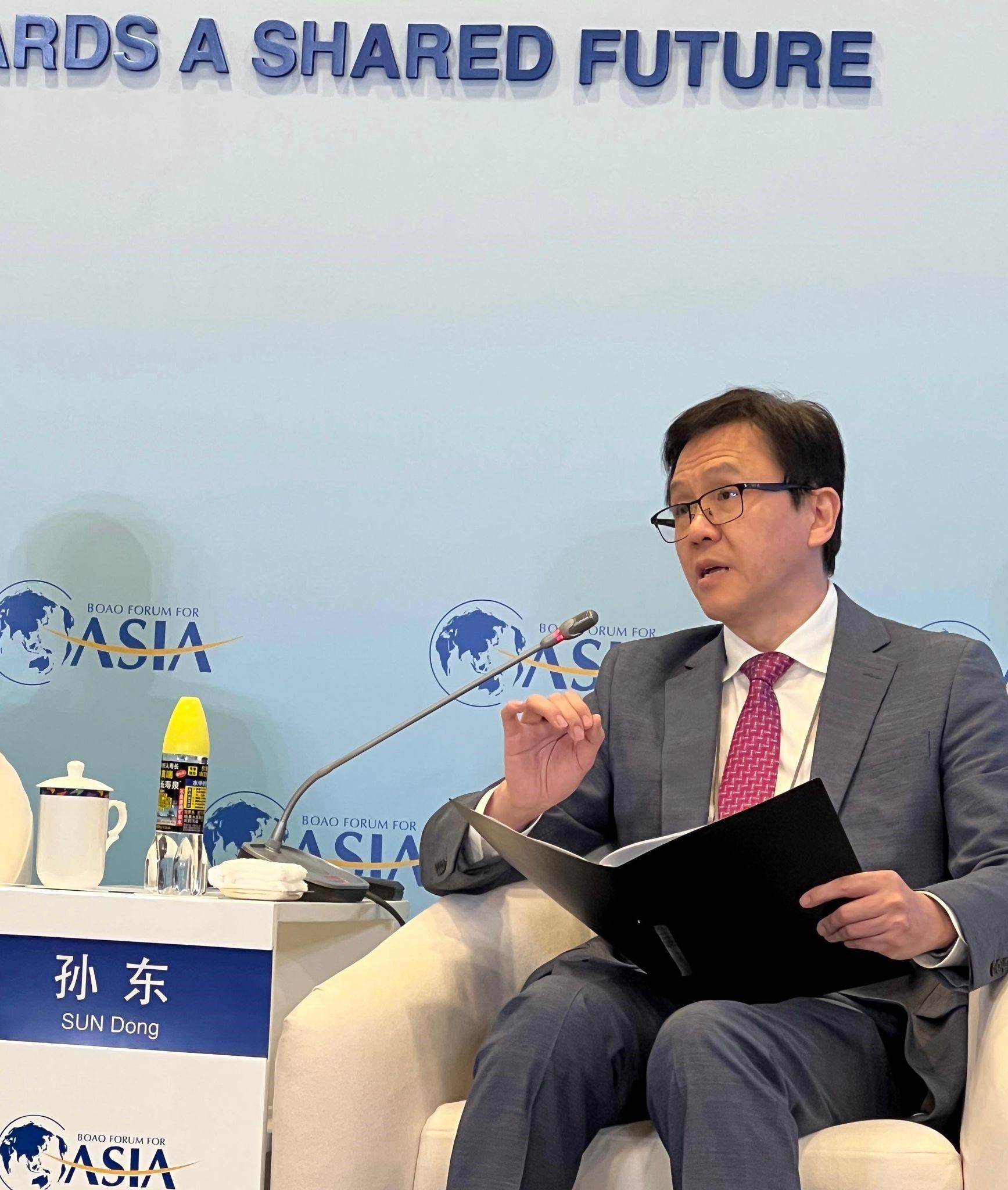 The Secretary for Innovation, Technology and Industry, Professor Sun Dong, today (March 25) attends the "Enhance Digital Capacity Building & Bridging Digital Divide" Forum of the Boao Forum for Asia Annual Conference 2025 in Hainan.
