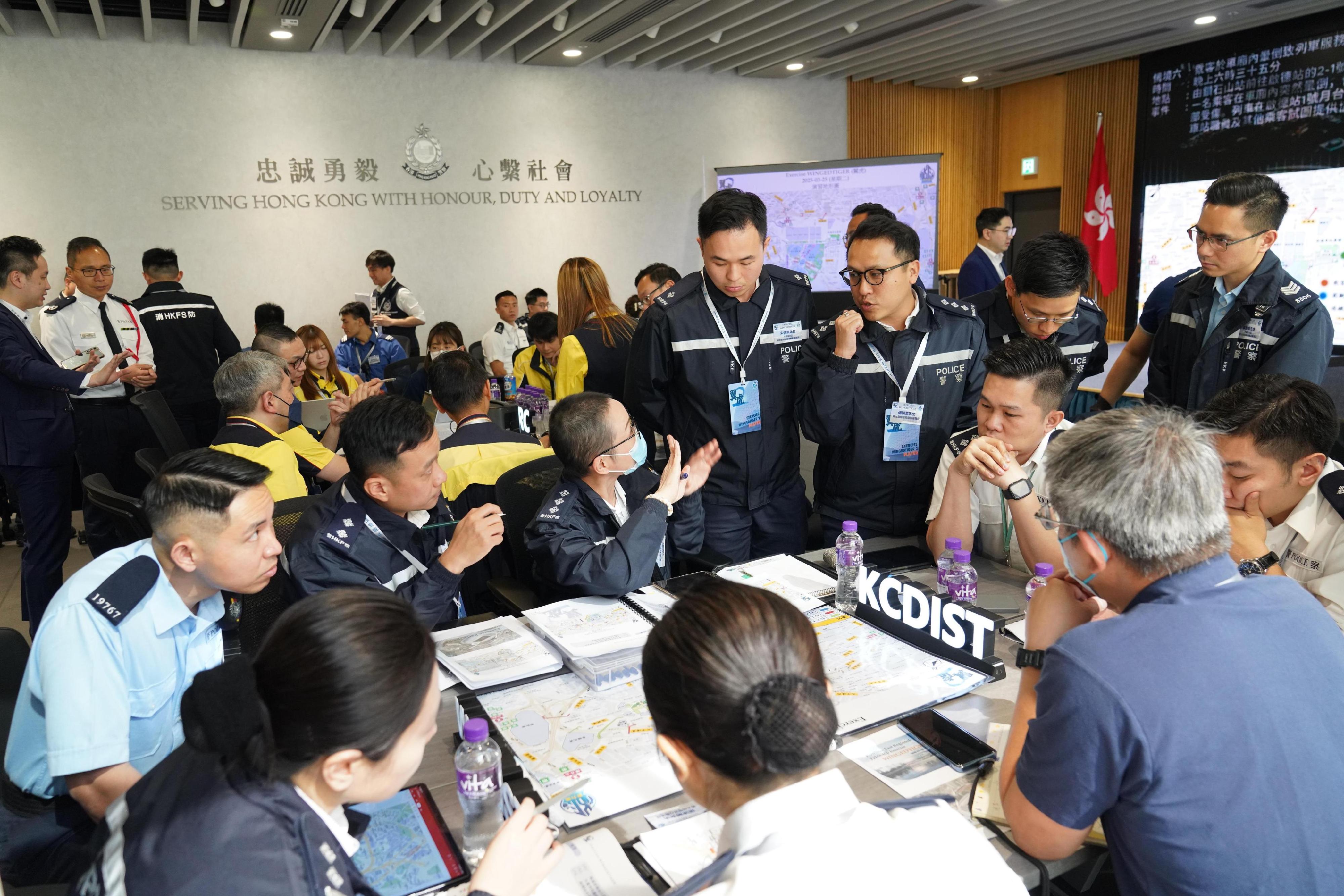 The Kowloon East Region of the Hong Kong Police Force (HKPF )conducted the second phase inter-departmental tabletop exercise for the Kai Tak Sports Park at the Kowloon East Regional Headquarters today (March 25). Photo shows HKPF discussing with representatives from relevant government departments and organisations on contingency measures for potential emergency situations.