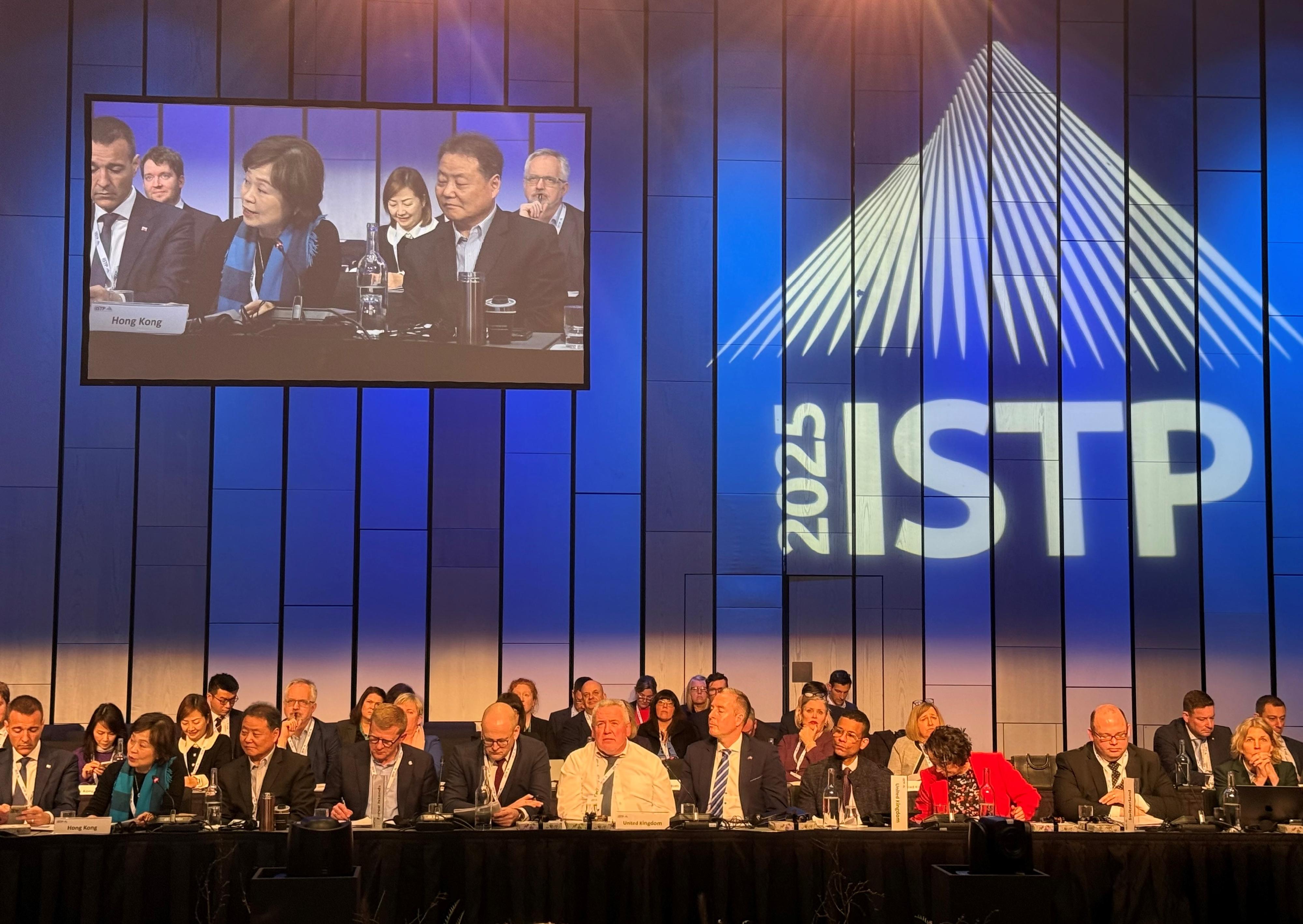 The Secretary for Education, Dr Choi Yuk-lin (first row, second left), attended the International Summit on the Teaching Profession 2025 in Reykjavík, Iceland, on March 25 (Reykjavík time) and spoke at the session on kindergarten education of the Summit.