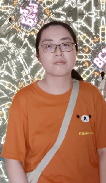 Tung Kit-yu, aged 22, is about 1.65 metres tall, 55 kilograms in weight and of medium build. She has a round face with yellow complexion and long black hair. She was last seen wearing a brown checkered jacket, khaki trousers, black sneakers and carrying a light-coloured recycle bag.
