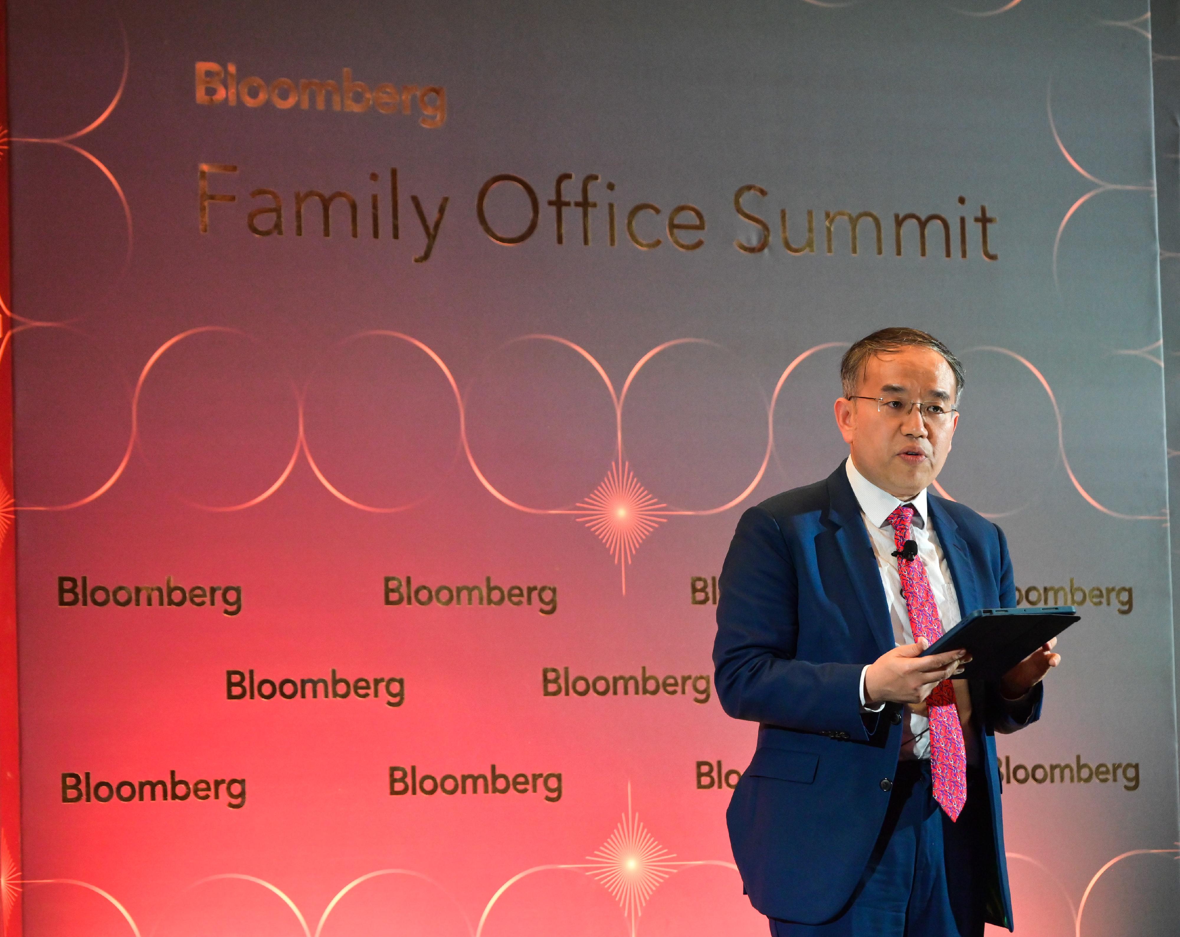 The Secretary for Financial Services and the Treasury, Mr Christopher Hui, launched at the inaugural Bloomberg Family Office Summit today (March 27) the Hong Kong Family Office Nexus Digital Knowledge Hub for family offices as part of the Hong Kong Family Office Nexus initiative.