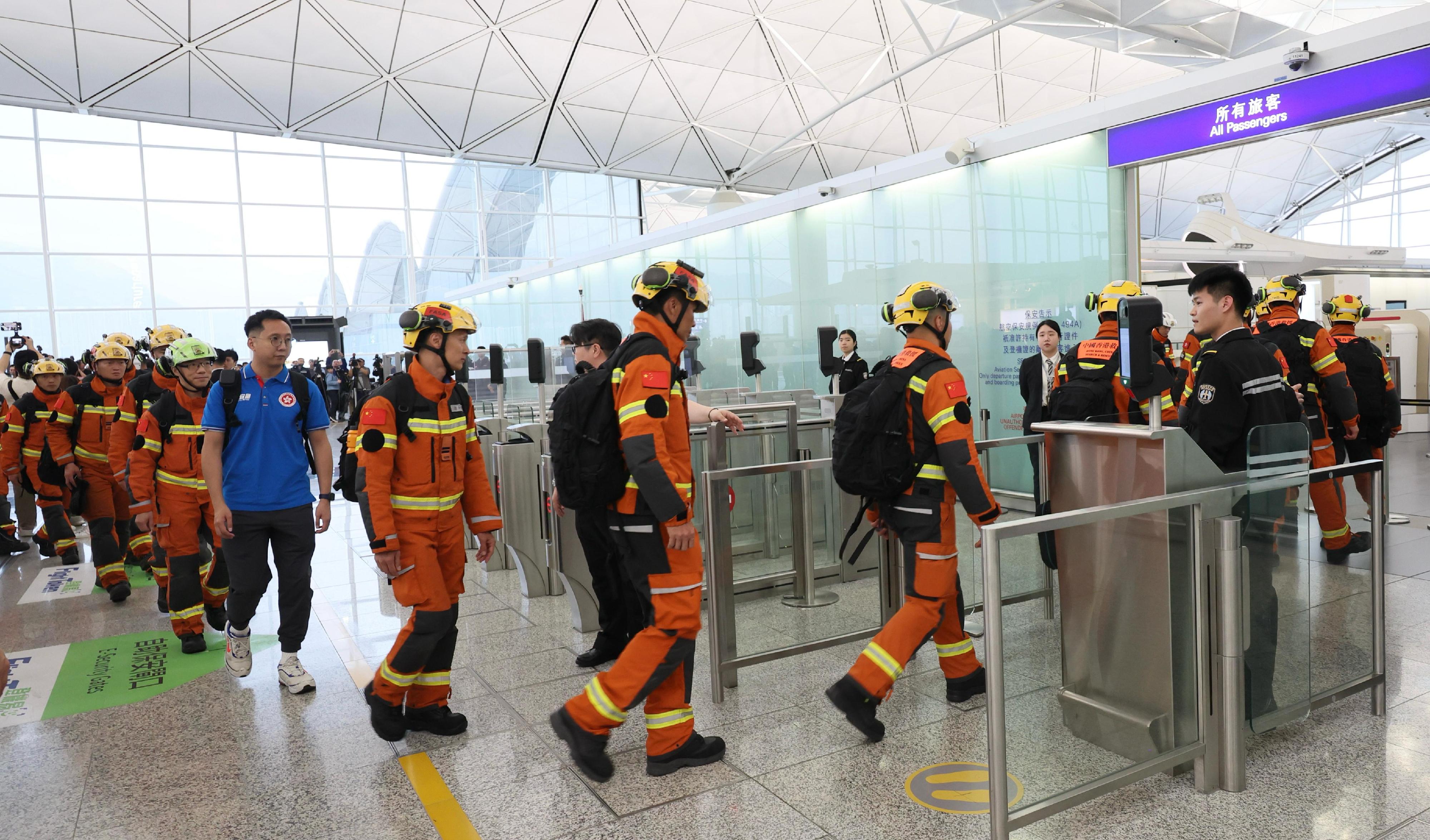 The Hong Kong Special Administrative Region (HKSAR) Government sent a 51-strong search and rescue team to the quake-stricken areas in Myanmar this afternoon (March 29) to assist in the search and rescue work. Photo shows members of the HKSAR search and rescue team departing for Myanmar after the flag presentation ceremony.