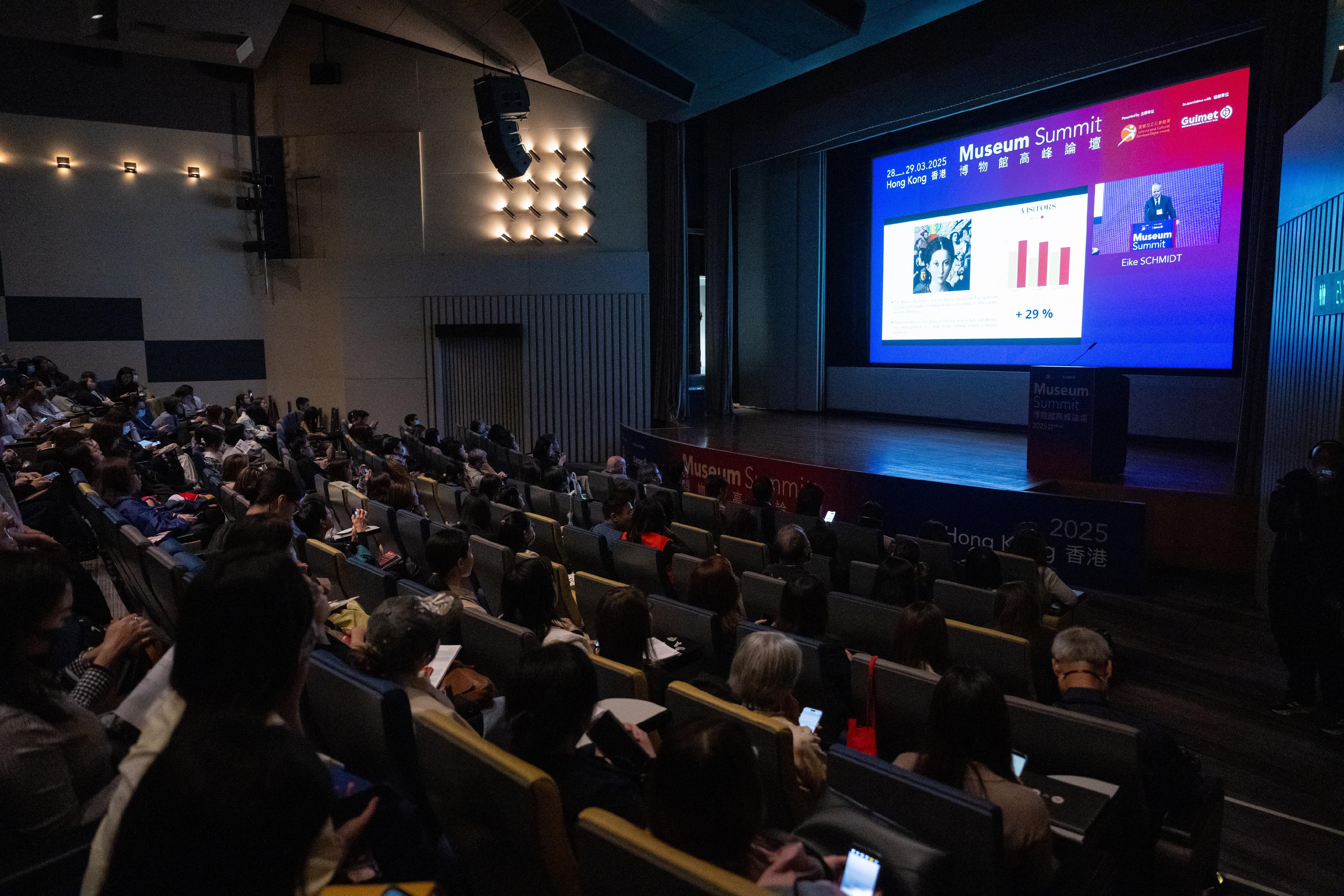 The Museum Summit 2025, organised by the Leisure and Cultural Services Department in partnership with The Guimet – National Museum of Asian Arts (France), was held at the Hong Kong Convention and Exhibition Centre for two consecutive days from yesterday (March 28). The Summit has received an overwhelming response. In addition to the Theatre, two other venues were arranged for live broadcast.
