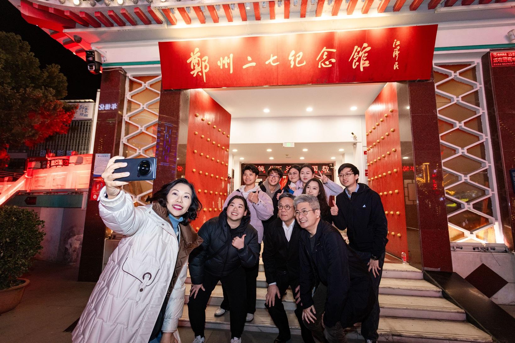 The Secretary for Commerce and Economic Development, Mr Algernon Yau; the Secretary for Home and Youth Affairs, Miss Alice Mak; and the Under Secretary for Culture, Sports and Tourism, Mr Raistlin Lau, visited Zhengzhou. Photo shows Mr Yau (front row, second right), Miss Mak (front row, first left), and Mr Lau (front row, first right) at Zhengzhou Erqi Memorial Hall yesterday (March 30) with Hong Kong students studying in Henan.