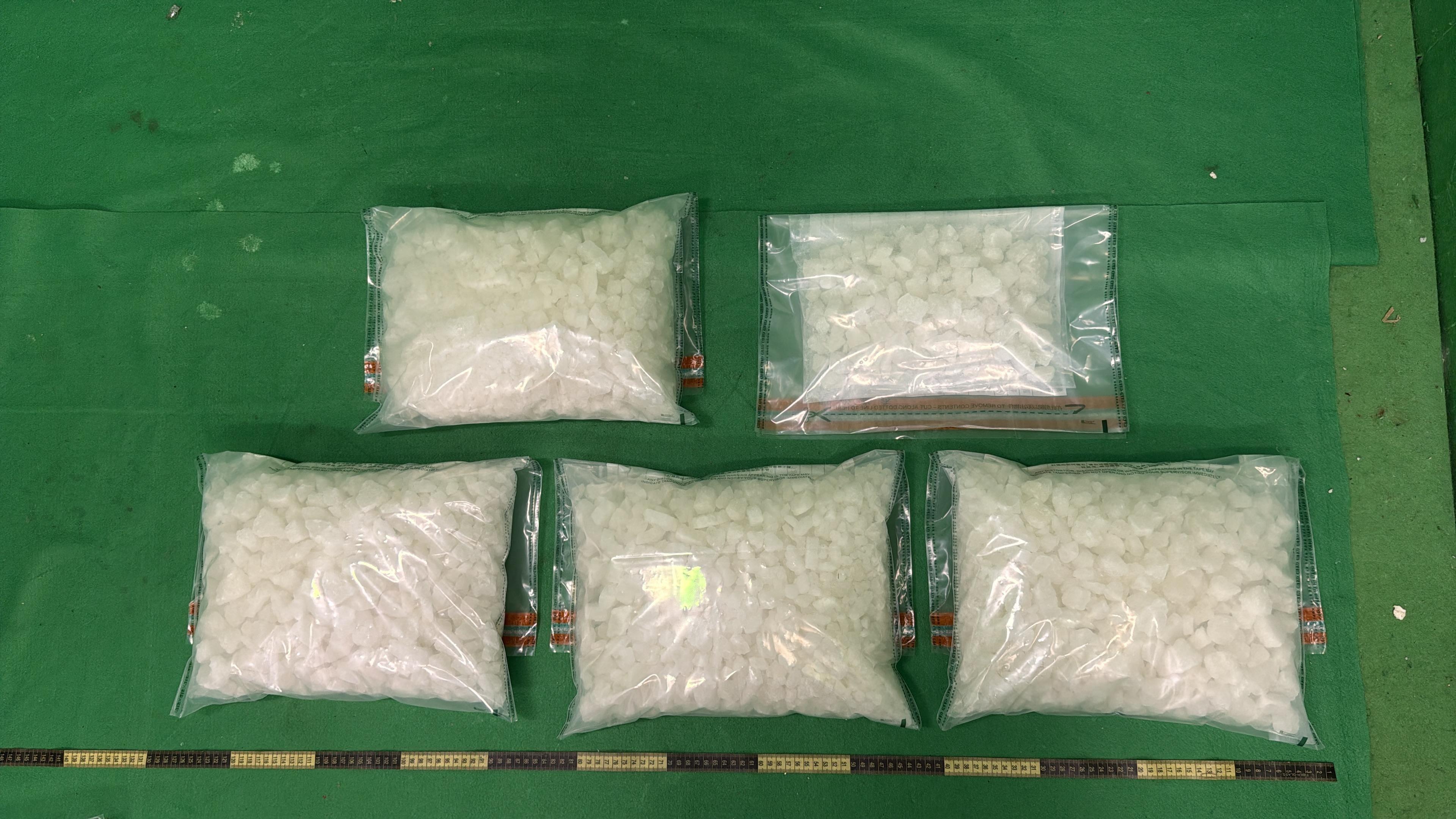 Hong Kong Customs detected two drug trafficking cases involving baggage concealment at Hong Kong International Airport over the past two days (March 29 and 30) and seized a total of about 102 kilograms of suspected ketamine with an estimated market value of about $50 million. Photo shows the suspected ketamine seized in the second case.