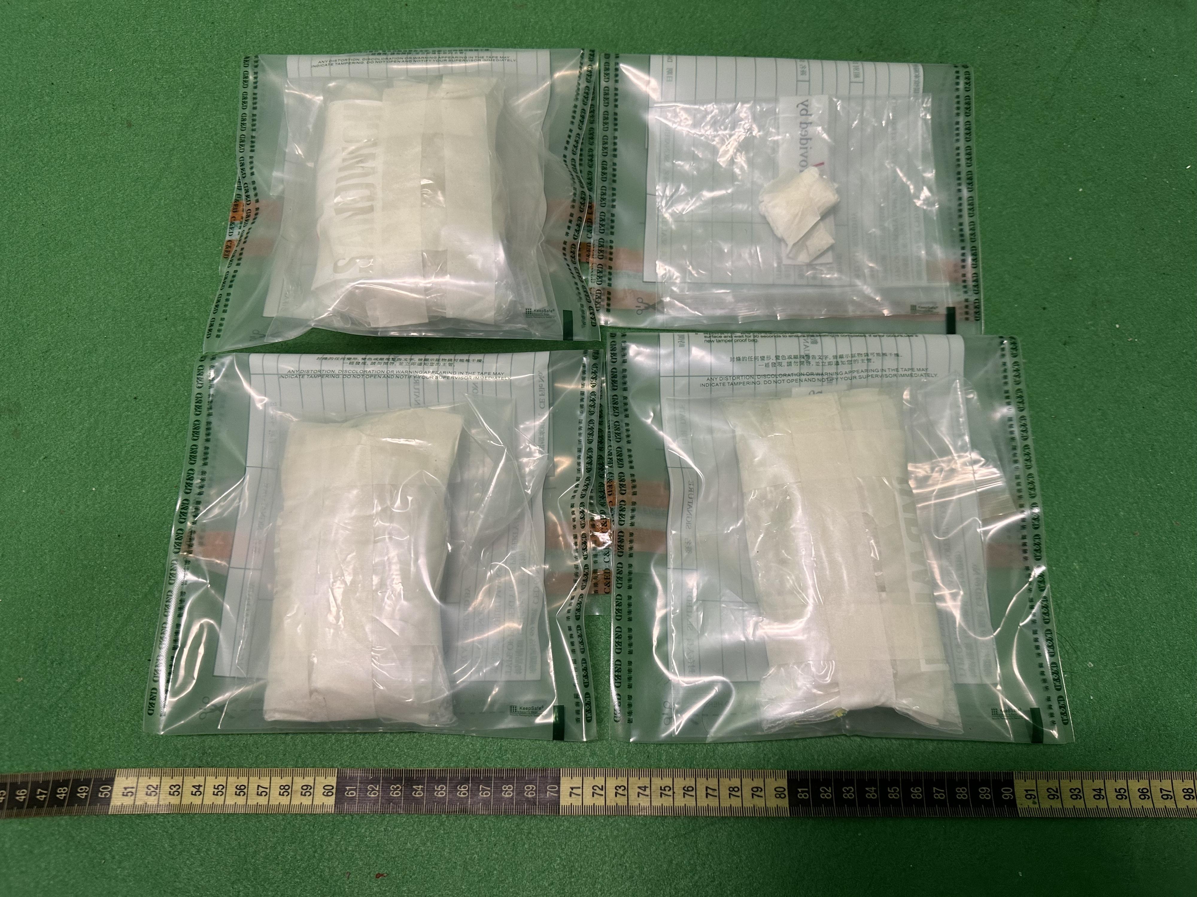 Hong Kong Customs today (April 1) detected a drug trafficking case at Hong Kong International Airport and seized about 600 grams of suspected methamphetamine with an estimated market value of about $300,000. Photo shows the suspected methamphetamine seized.
