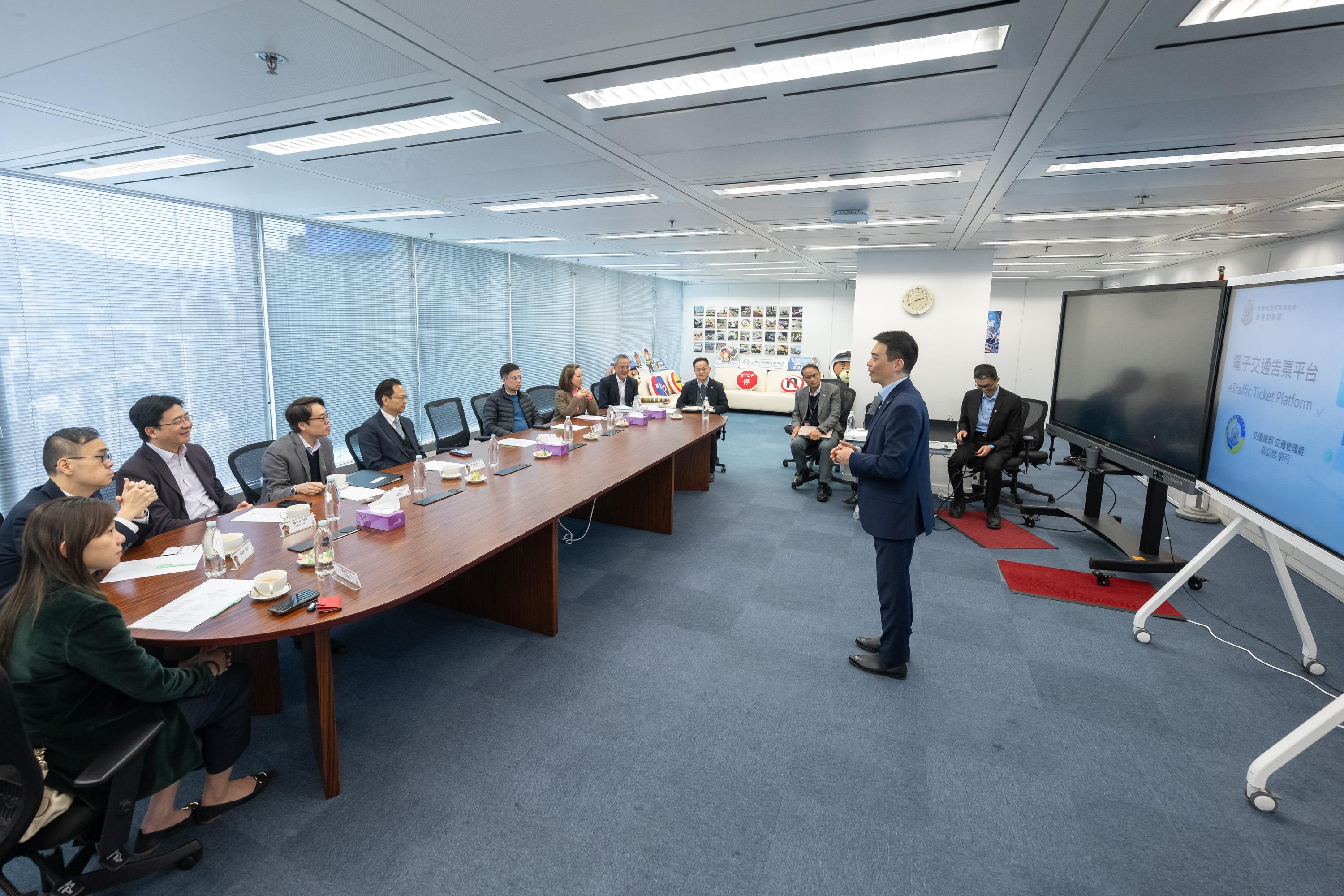 The Legislative Council (LegCo) Panel on Transport visited the Police Headquarters today (April 1) to observe a demonstration of the eTraffic Penalty Ticket platform functions to learn about the latest measures of the Hong Kong Police Force (the Police) issuing electronic penalty tickets (ePTs) starting from June 15. Photo shows Members receiving a briefing by representatives of the Police on the implementation details of ePTs. 