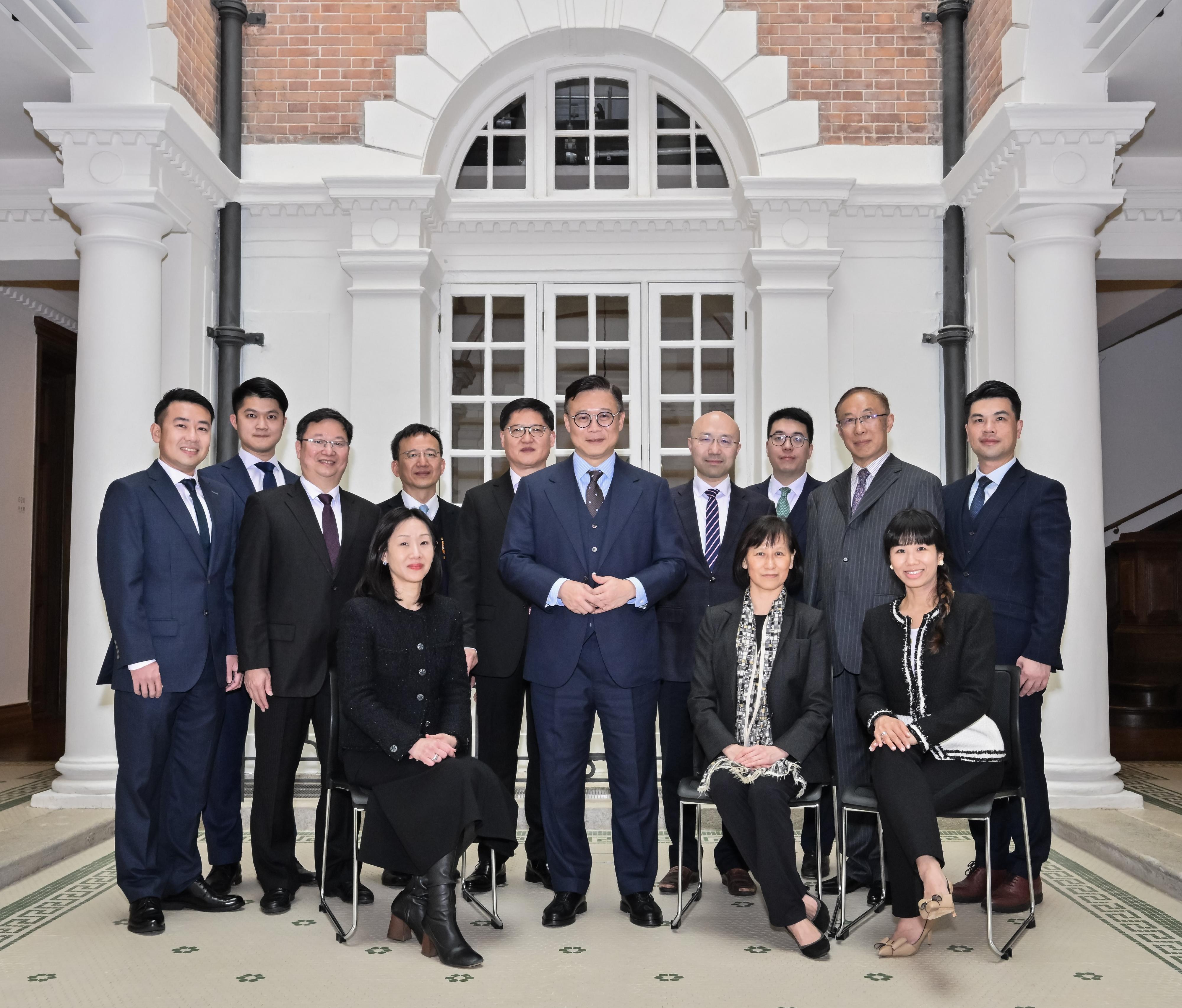 The Deputy Secretary for Justice, Dr Cheung Kwok-kwan, chaired the first meeting of the new term of the Guangdong-Hong Kong-Macao Greater Bay Area Task Force today (April 1). Photo shows Dr Cheung (centre) with Task Force members before the meeting.
