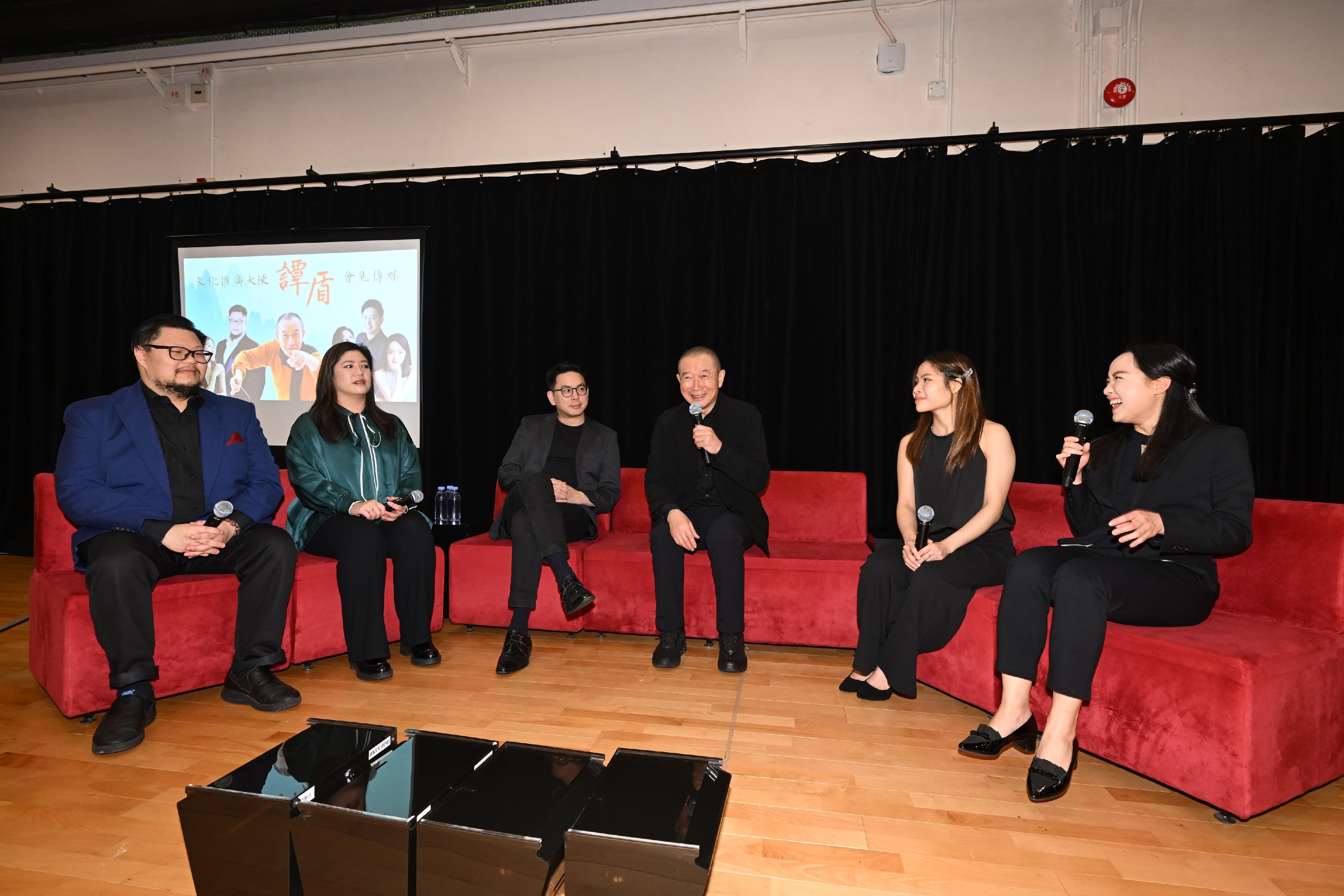 Hong Kong's Ambassador for Cultural Promotion, internationally renowned composer and conductor Tan Dun today (April 2) had a dialogue with Hong Kong young talents at the Hong Kong Cultural Centre. Photo shows Tan (third right), pianist Rachel Cheung (second right), soprano Candice Chung (second left), percussionist Elise Liu (first right), tenor Henry Ngan (first left) and bass-baritone Apollo Wong (third left).