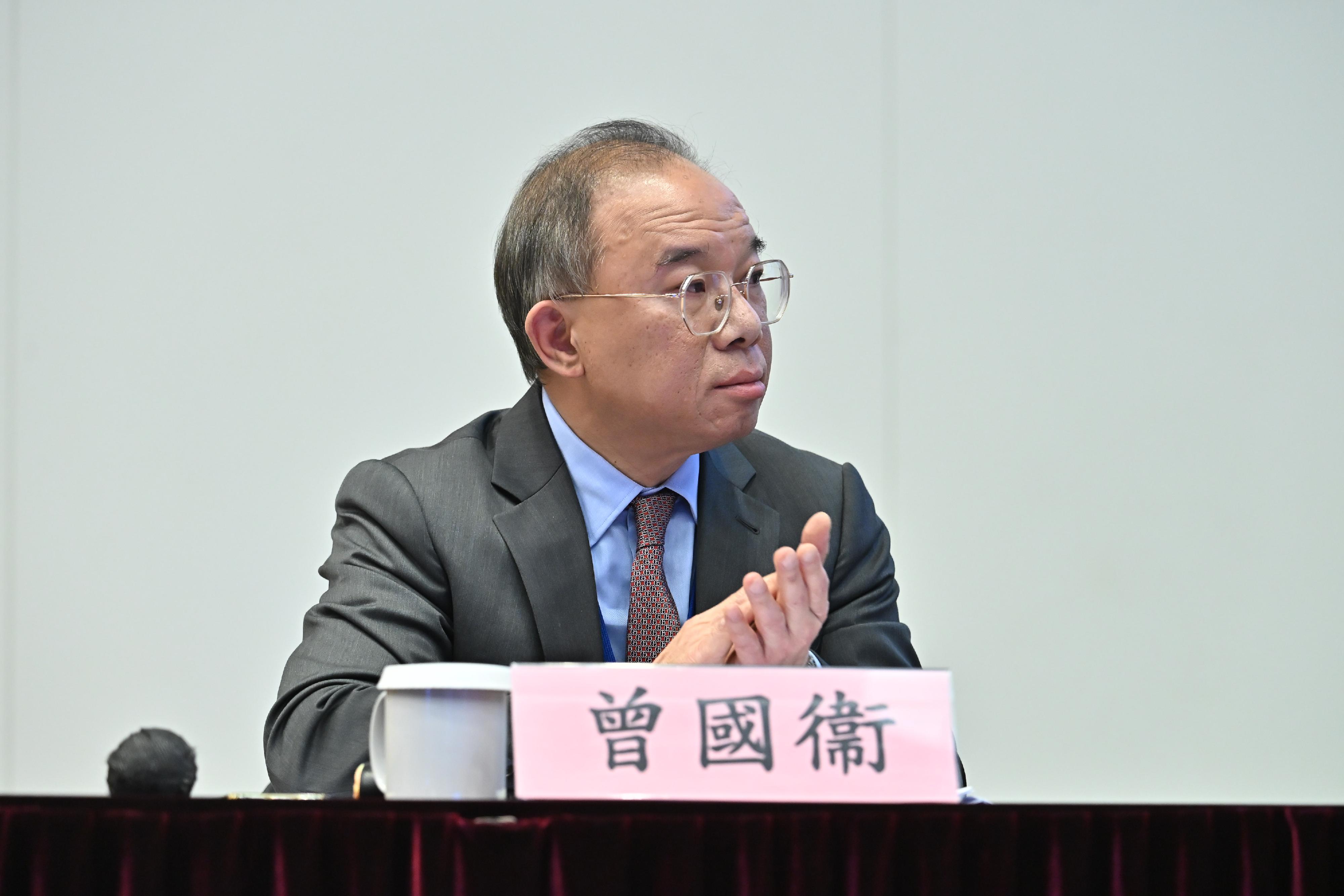The Hong Kong Special Administrative Region Government today (April 3) held a seminar on learning the spirit of the "two sessions" at the Central Government Offices. Photo shows the Secretary for Constitutional and Mainland Affairs, Mr Erick Tsang Kwok-wai, attending the seminar, at which he shared his views.