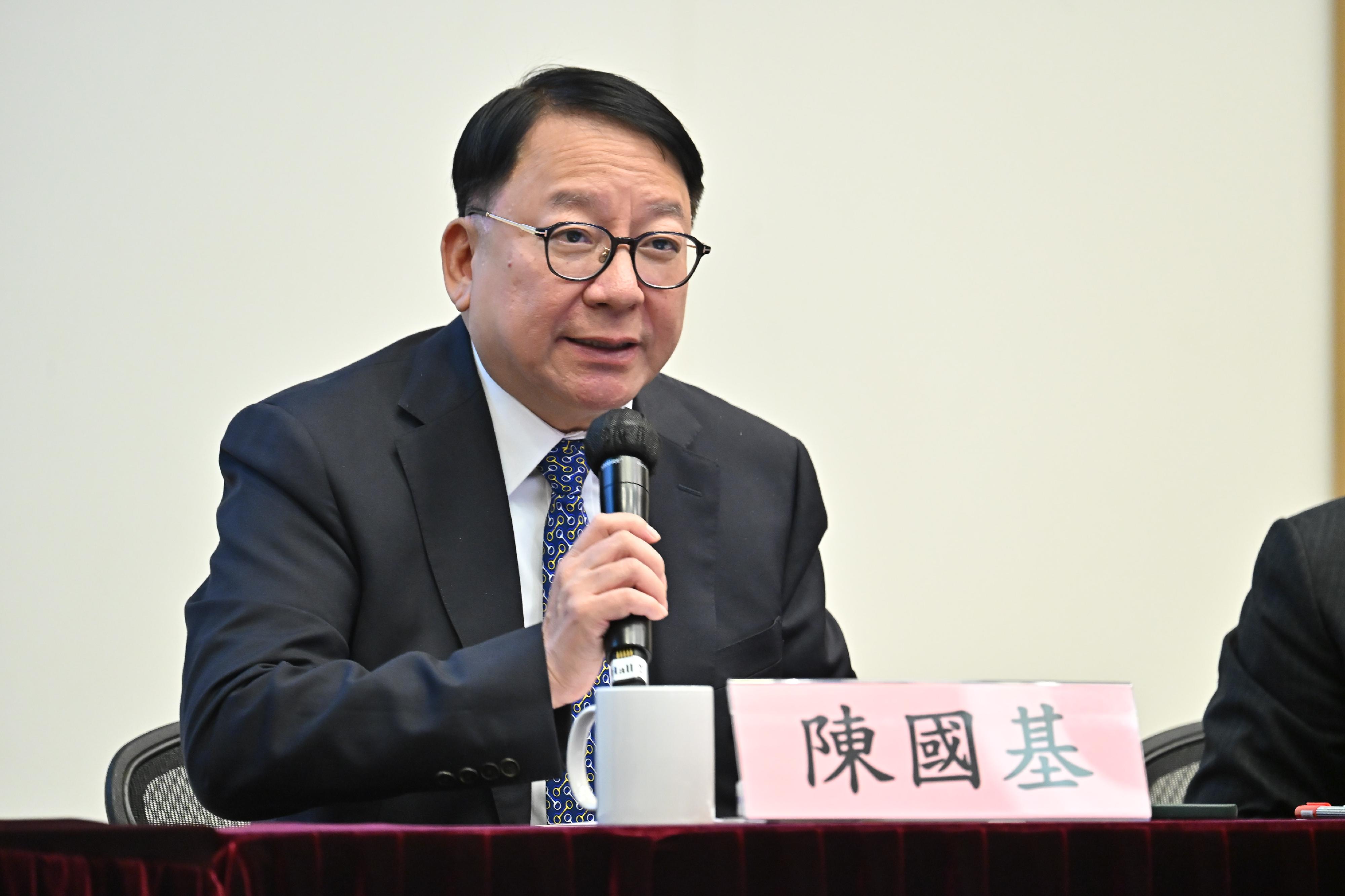 The Hong Kong Special Administrative Region Government today (April 3) held a seminar on learning the spirit of the "two sessions" at the Central Government Offices. Photo shows the Chief Secretary for Administration, Mr Chan Kwok-ki, sharing his views.